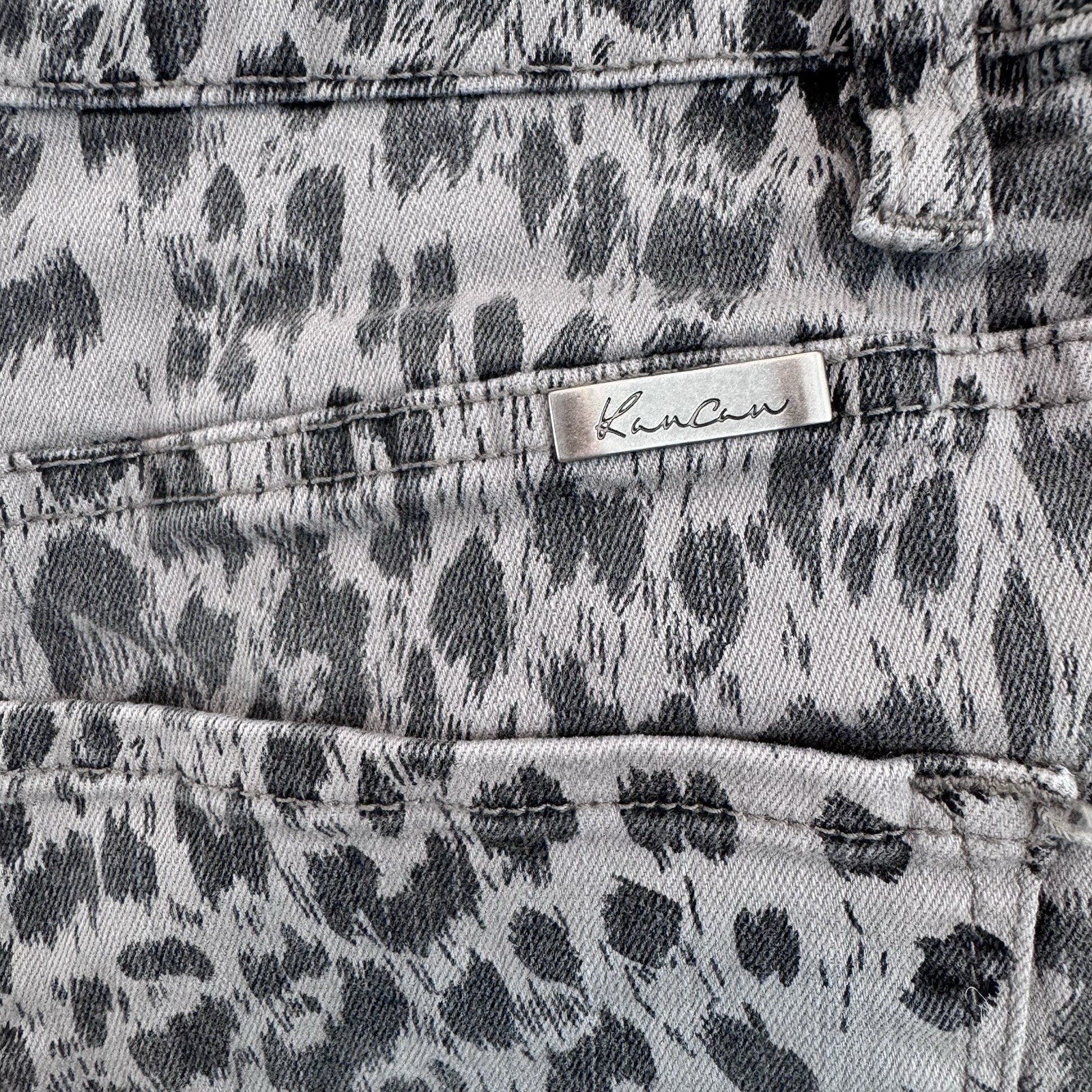 KanCan Leopard Print Denim Shorts Women Medium Frayed Raw Hem Y2K Boutique