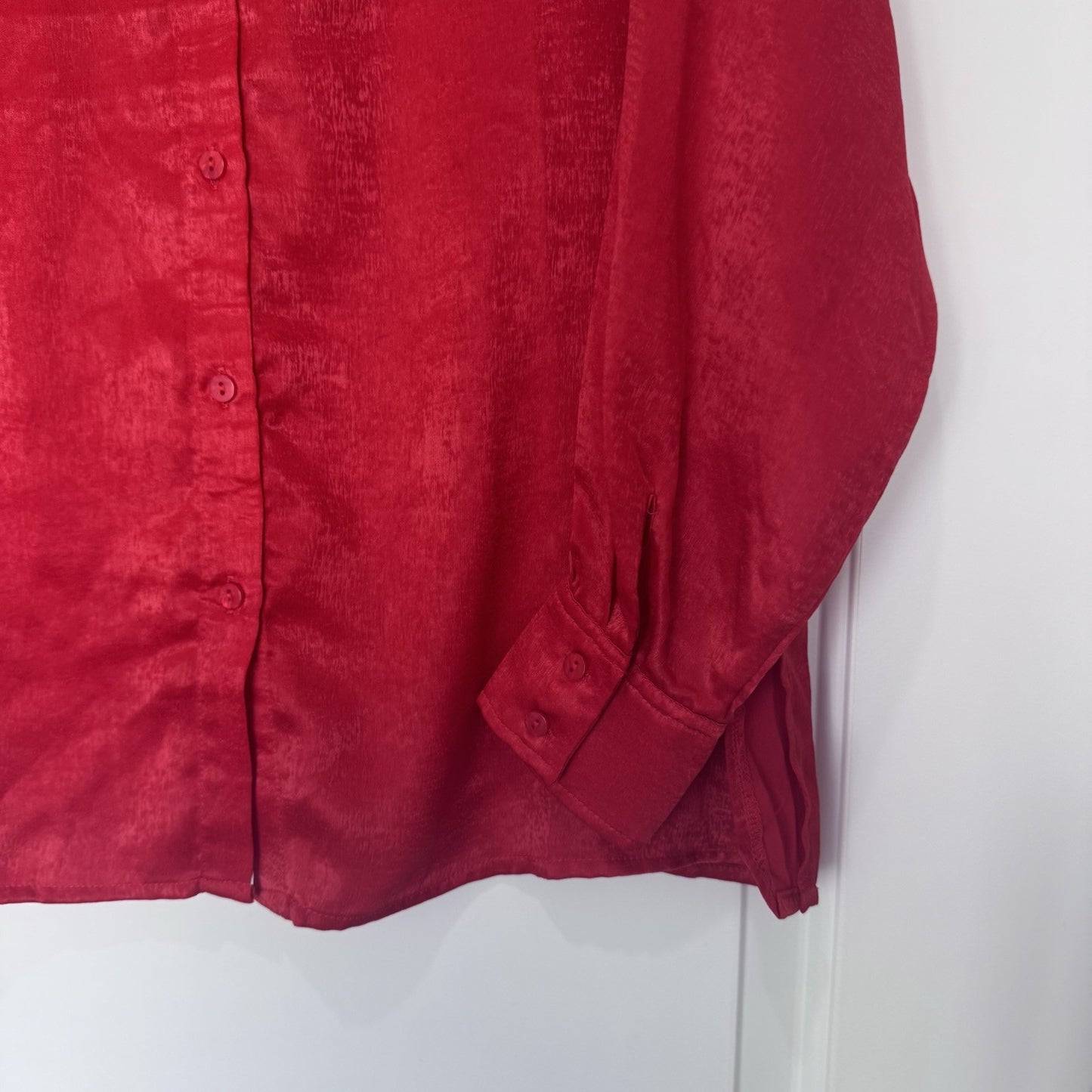 Aura by Red Dress Boutique Red Satin Button Front Blouse Size S NEW