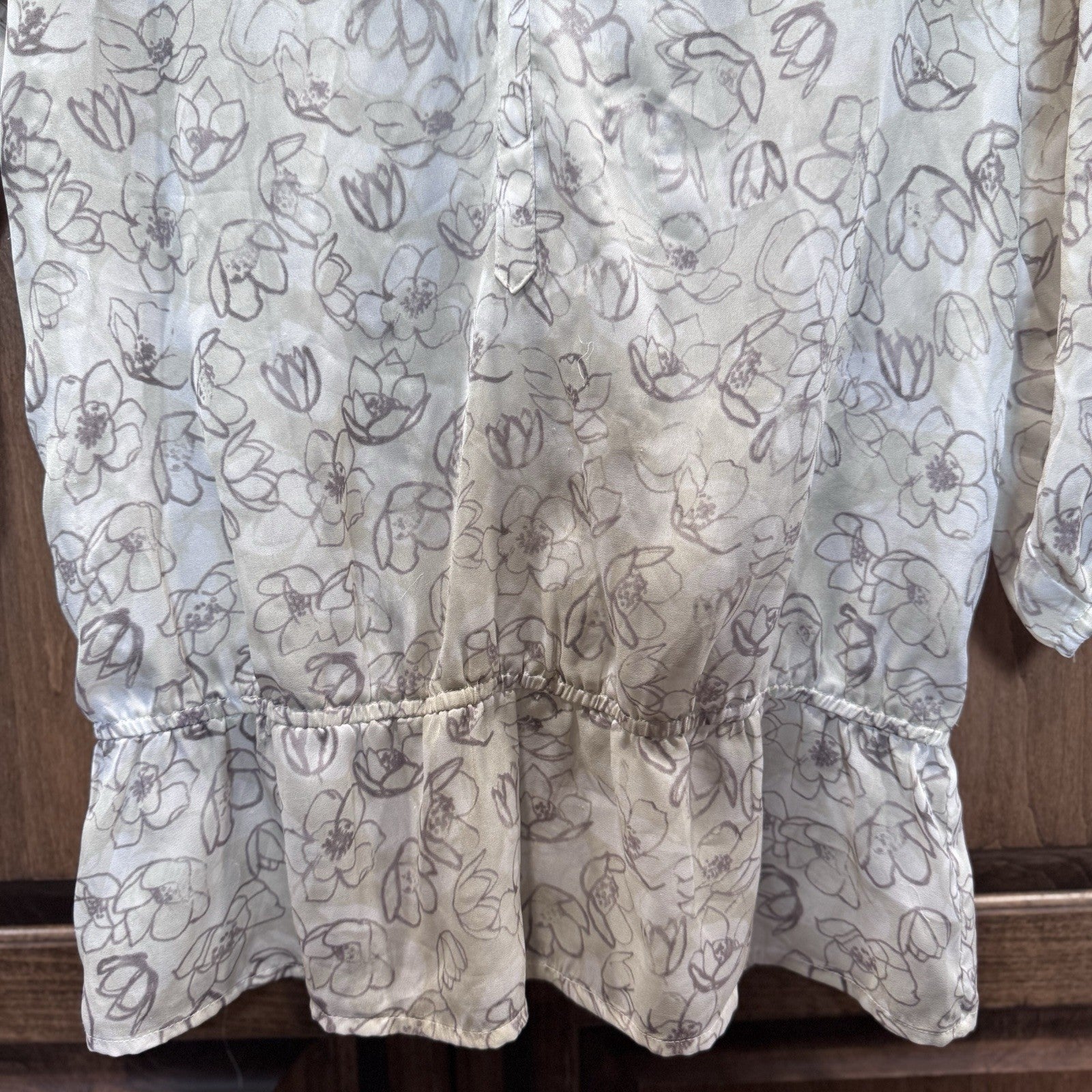 LOFT Women’s Blouse XS Ivory Gray Floral Peplum Hem 3/4 Sleeve Top Ann Taylor