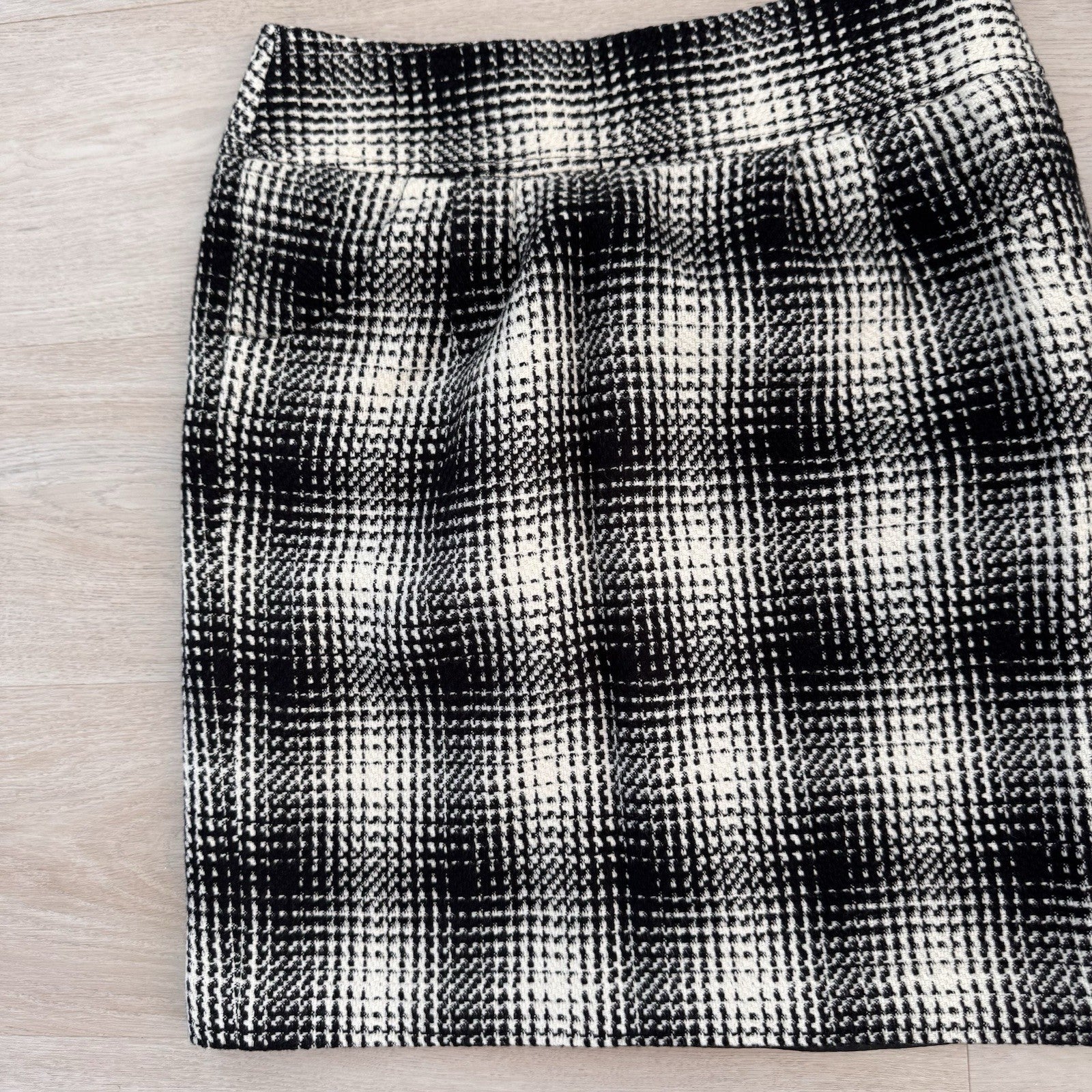 Ann Taylor Women’s  Black White Plaid Skirt Sz 4 Lined Pencil Career