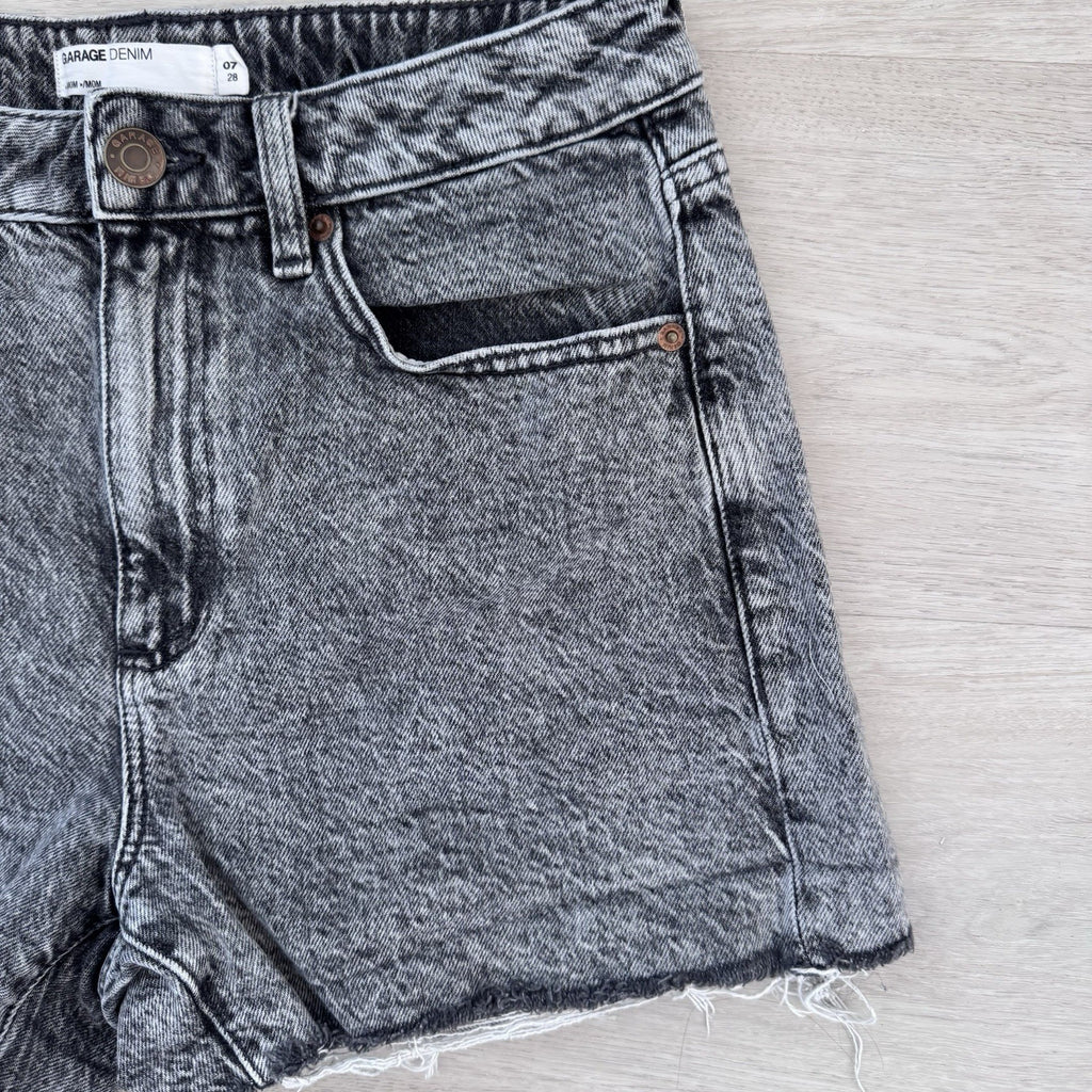 Garage Women’s Denim Y2K Mom Shorts 28 Black Acid Wash Frayed