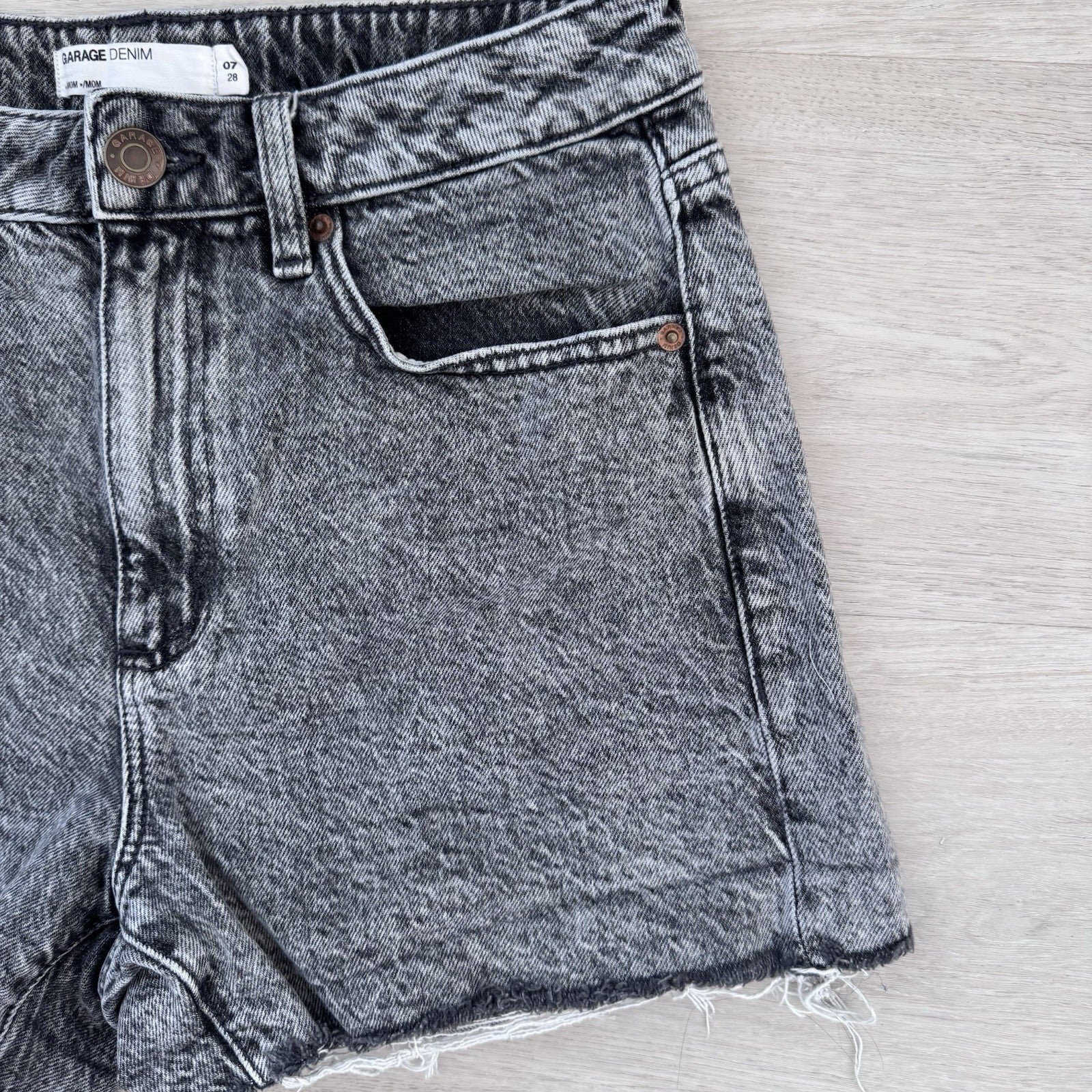 Garage Women’s Denim Y2K Mom Shorts 28 Black Acid Wash Frayed