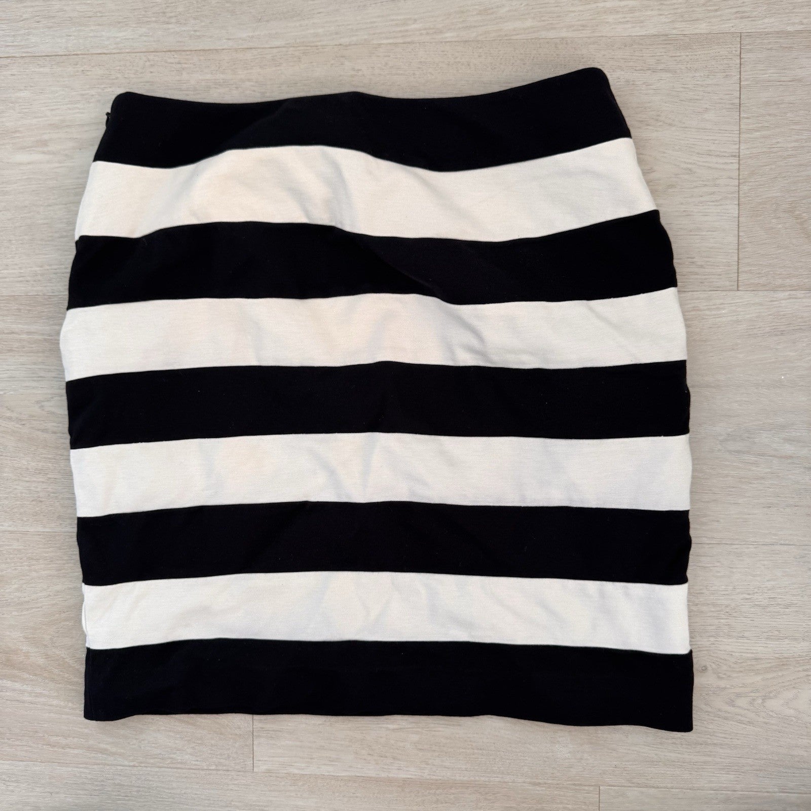 White House Black Market Women’s Striped Skirt Sz 4 Black White Lined