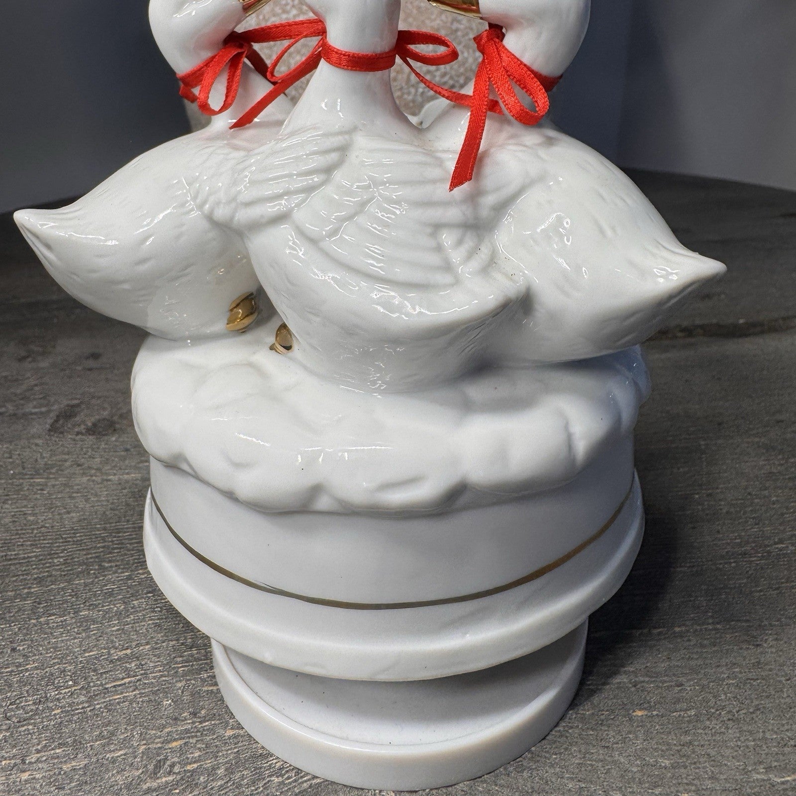 Vintage Caroling Geese Music Box Plays 12 Days Of Christmas Holiday Decor White