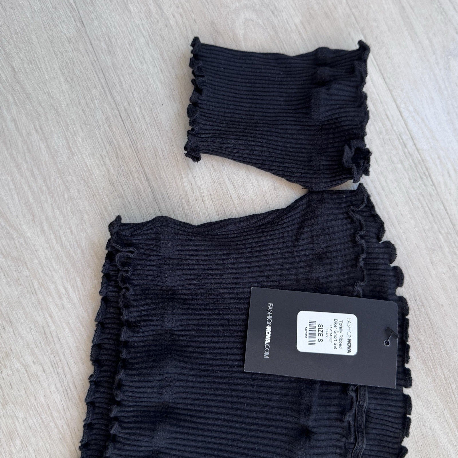 NWT Fashion Nova Black Ribbed Cutout Top Size S Stretch Cropped Sleeve