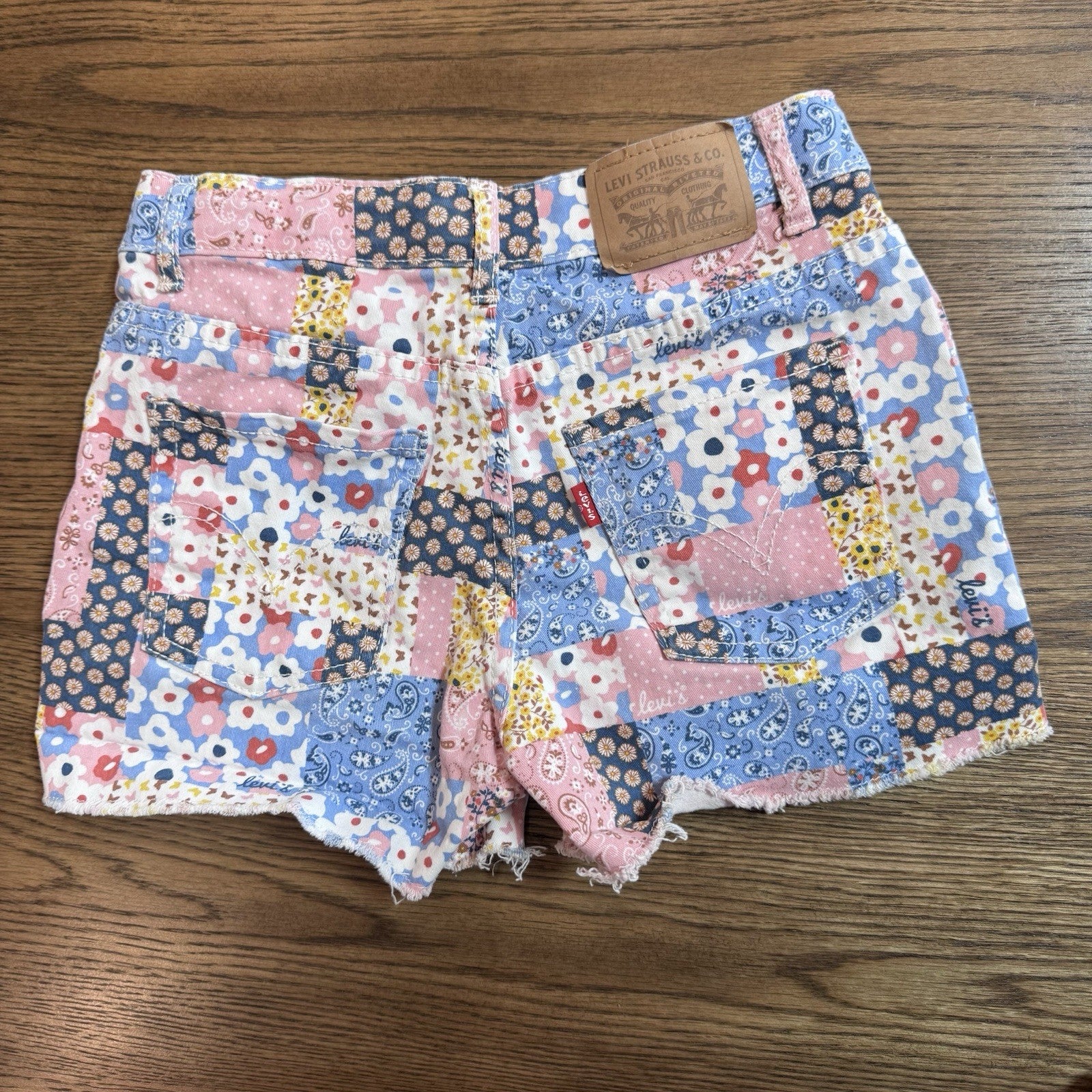 Levi’s Girls Girlfriend Shorts Size 10 Patchwork Floral Print Raw Hem Denim