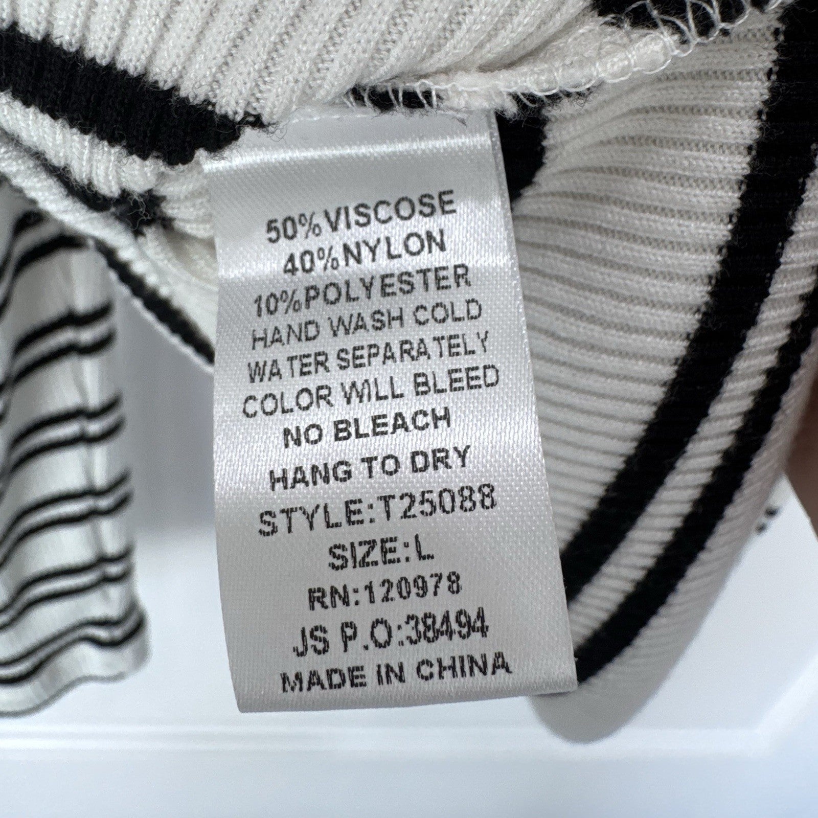 Entro Black White Striped Ribbed Knit Top Women’s Size L Puff Sleeve Long Sleeve