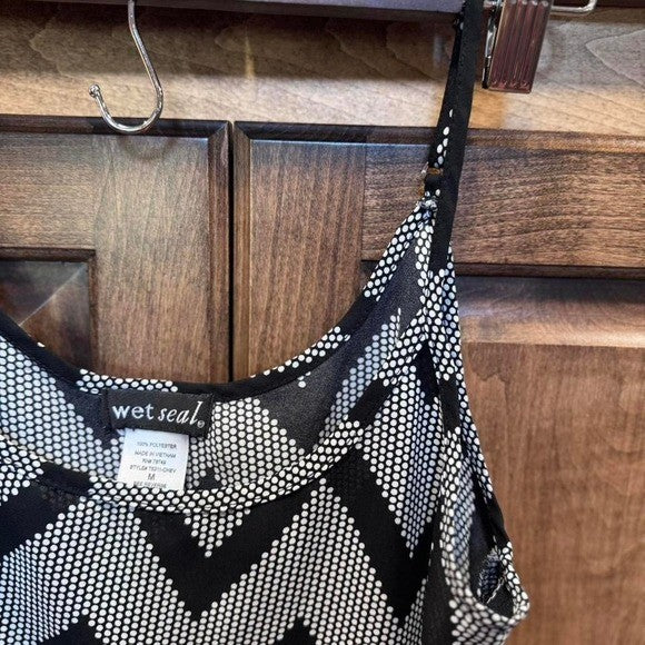 VINTAGE WET SEAL Medium Black and white chevron tank top
