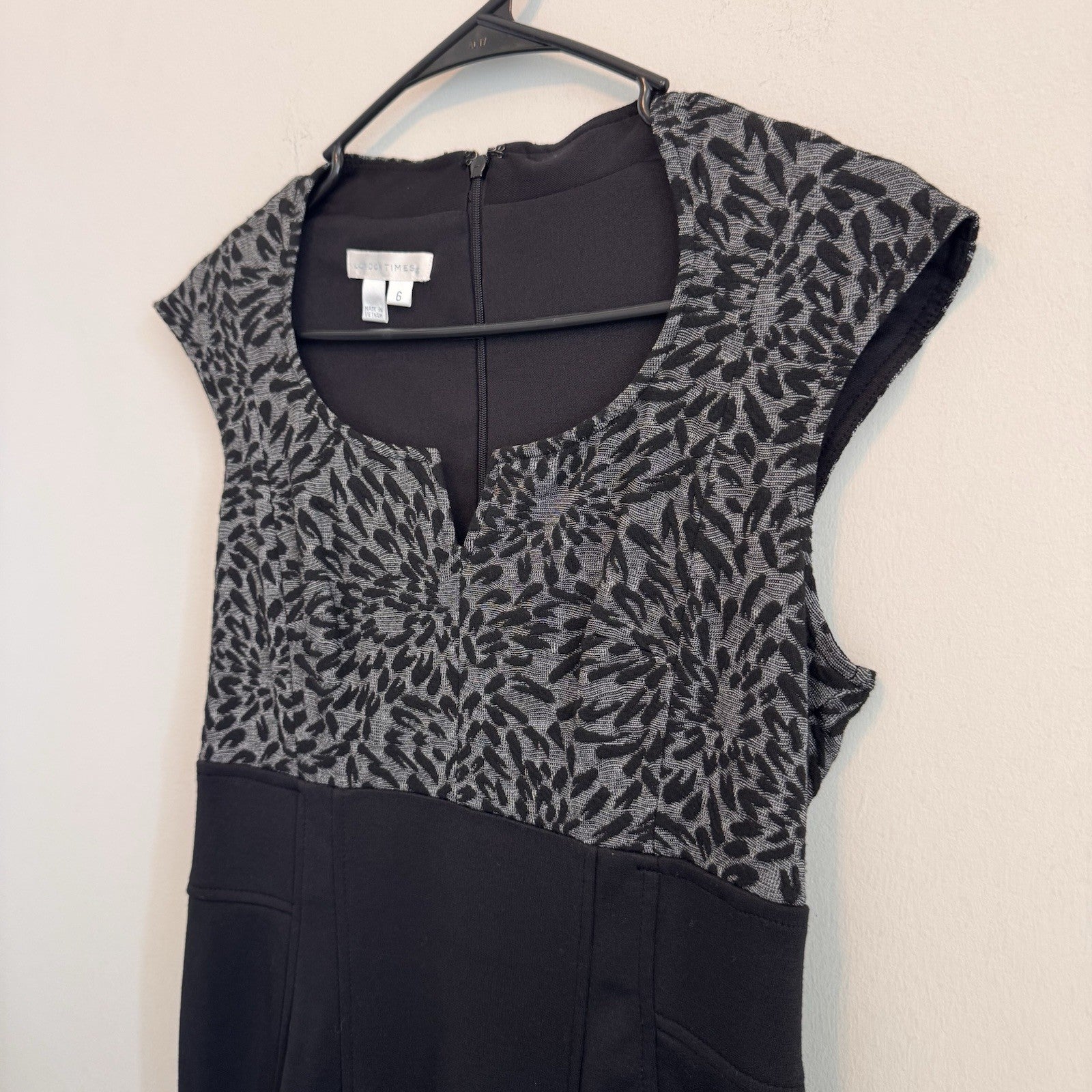 London Times Women's 6 Black Gray Mixed Print Cap Sleeve Sheath Dress Lined
