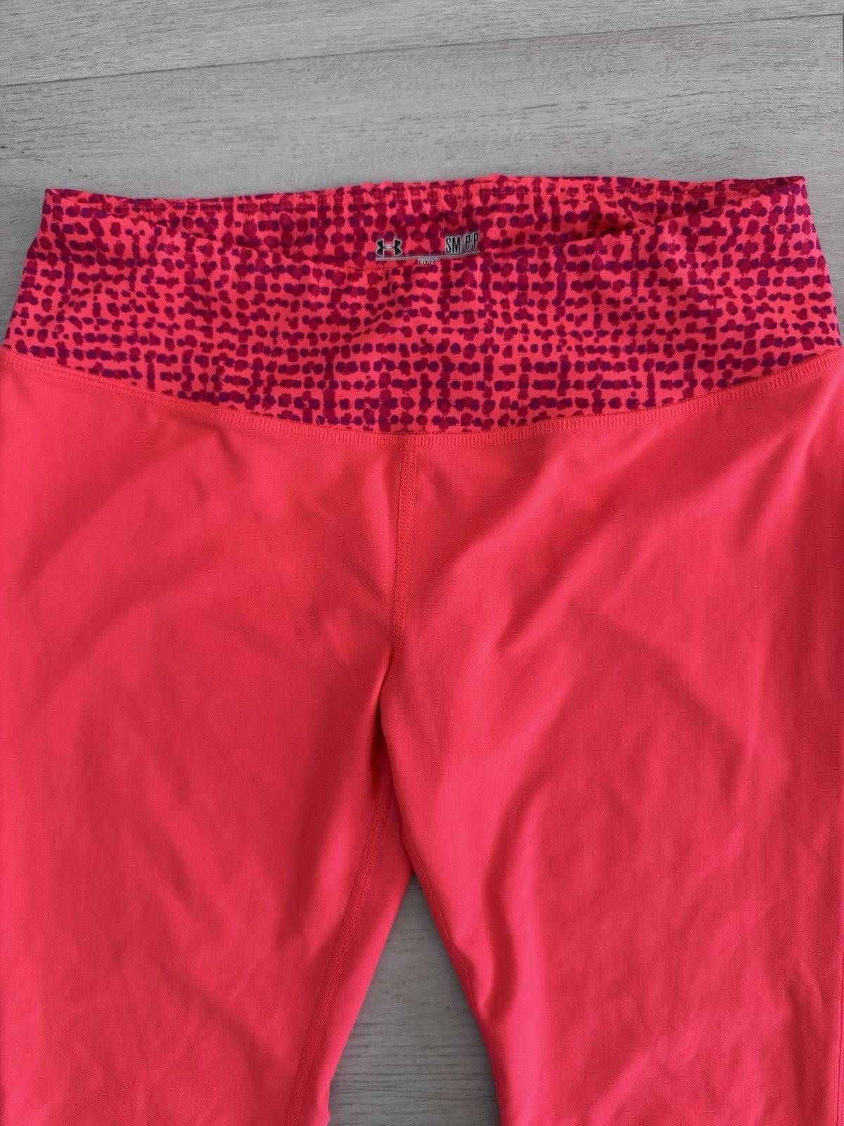 Under Armour HeatGear Capri Leggings SM Pink Leopard Print Fitted Activewear