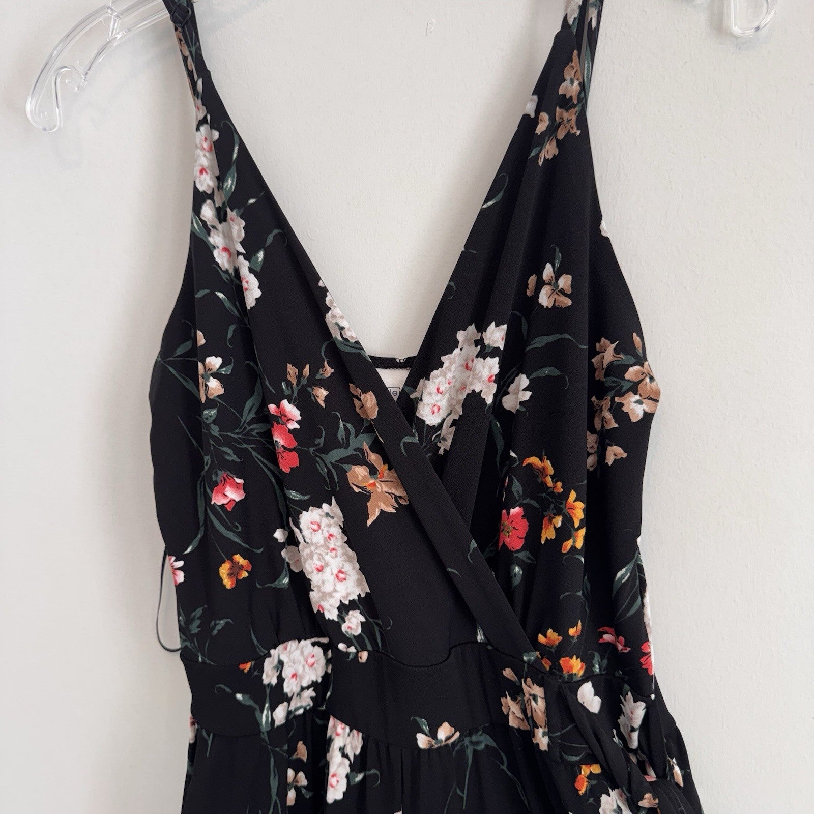 Kaileigh Black Floral Wide Leg Jumpsuit Medium Sleeveless V-Neck Pockets Women’s