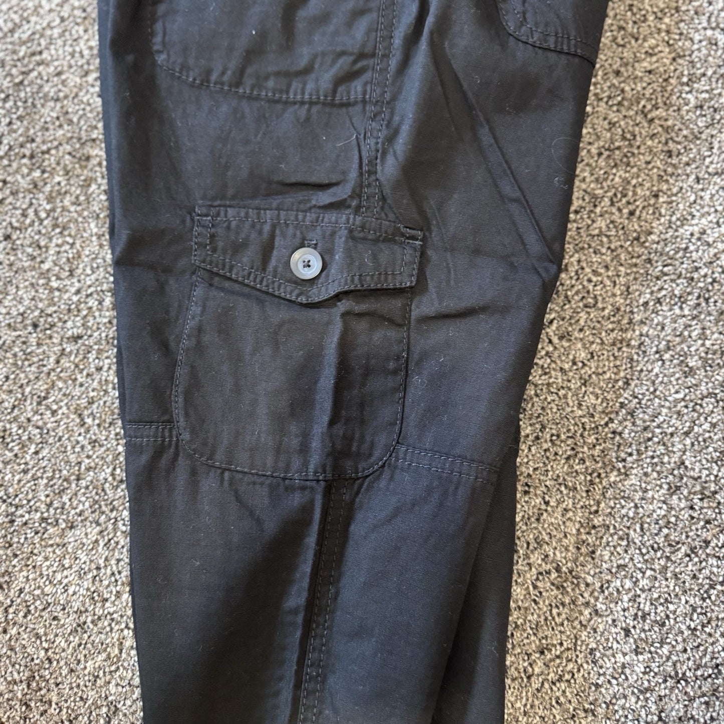 Ann Taylor LOFT Petites Black Cargo Capri Pants Size 2P NWT Utility Pockets Zip 
