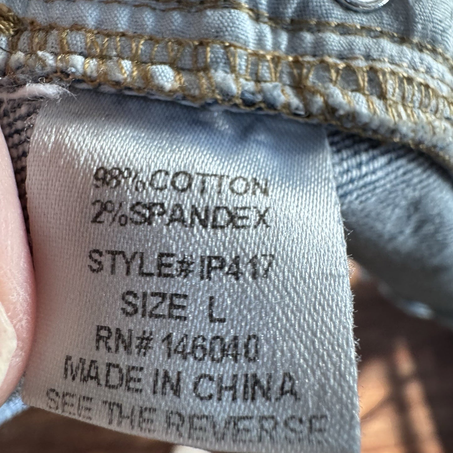 Signature Eight Distressed Denim Shorts Women’s Size L | High Rise Frayed Hem