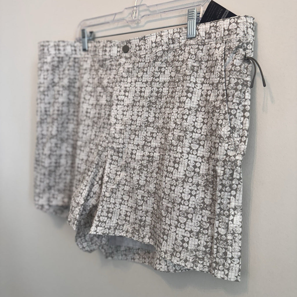VRST Men's 5" Resort Short XXL White Silver Stamped Geo Slim Fit Liner NWT