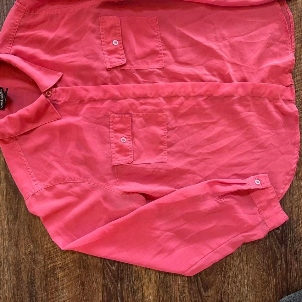Vintage wet seal size XL Pink button-up blouse with a relaxed fit