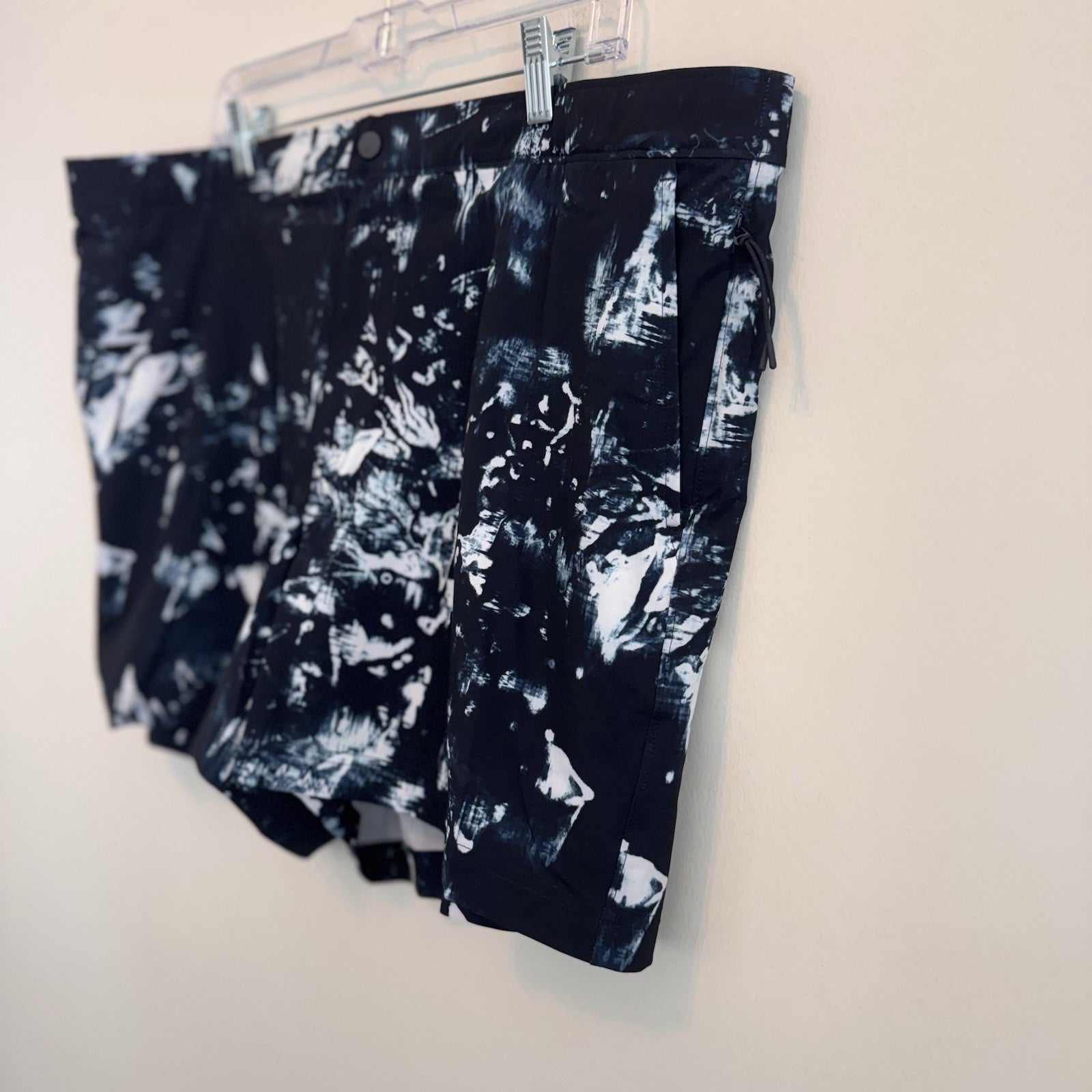 VRST Men's 5" Resort Short XXL Indigo Craft Abstract Print Slim Fit Liner NWT
