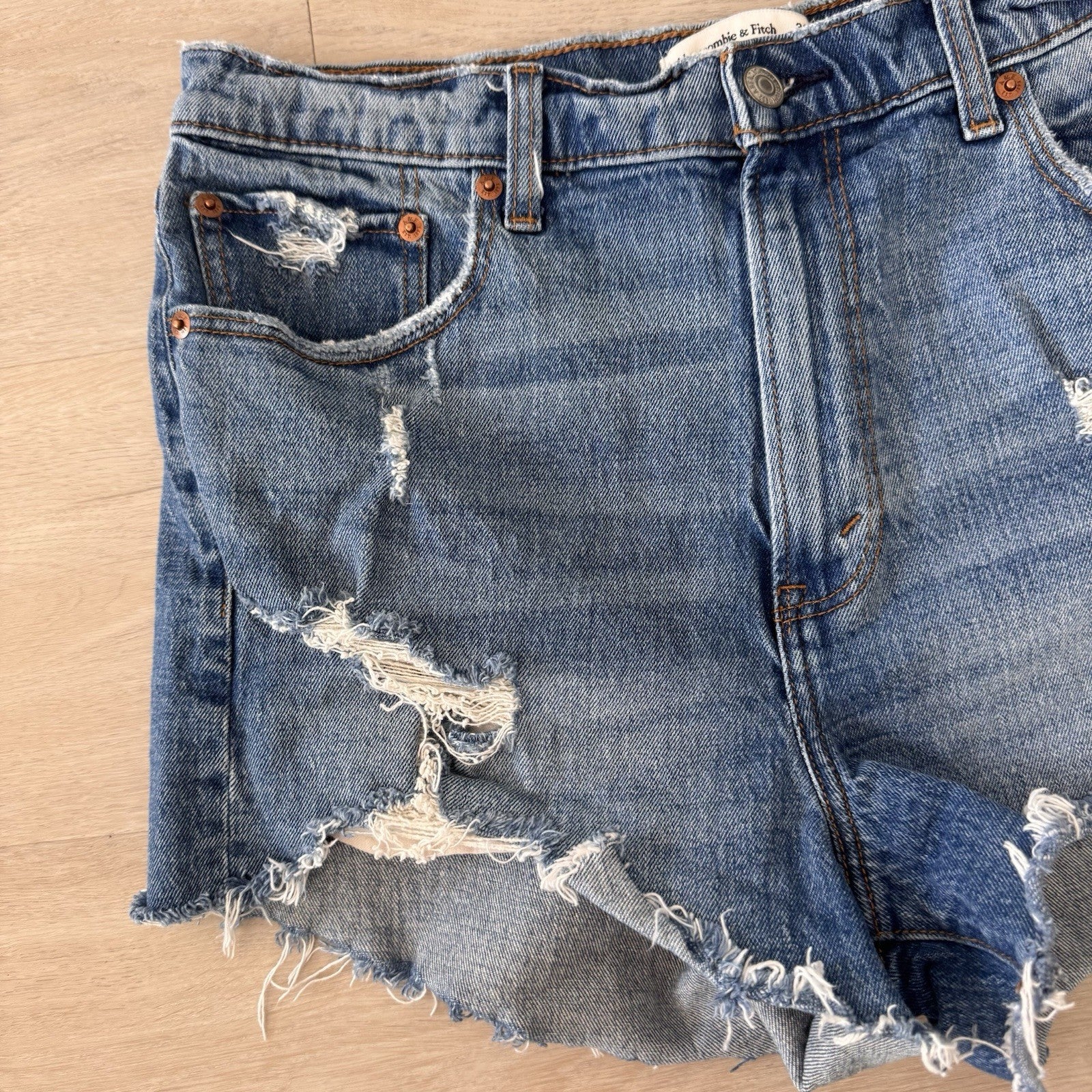 Abercrombie Women’s Mom Shorts High Rise Distressed Denim Cutoff 31/12