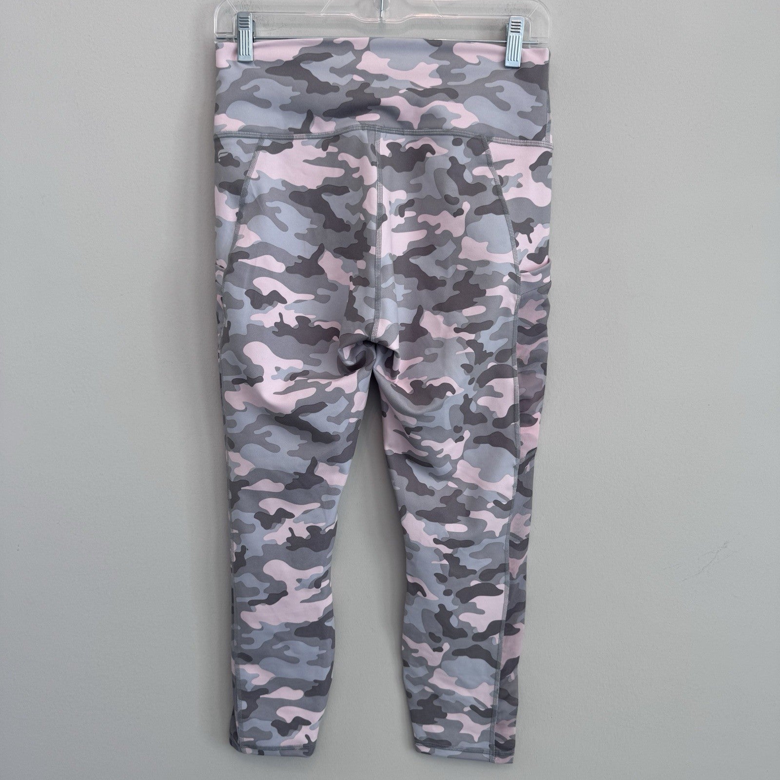 NWT Fabletics Mila Pocket Capri Leggings Camo Pink Gray M PowerHold