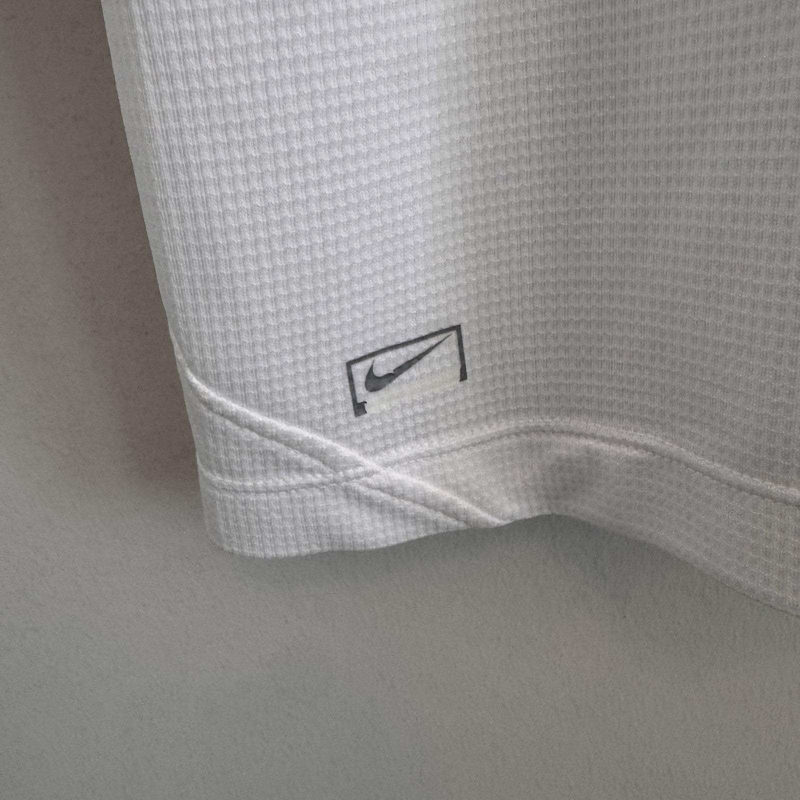 Nike Men's Medium White Performance Golf Polo Shirt Waffle Knit Swoosh