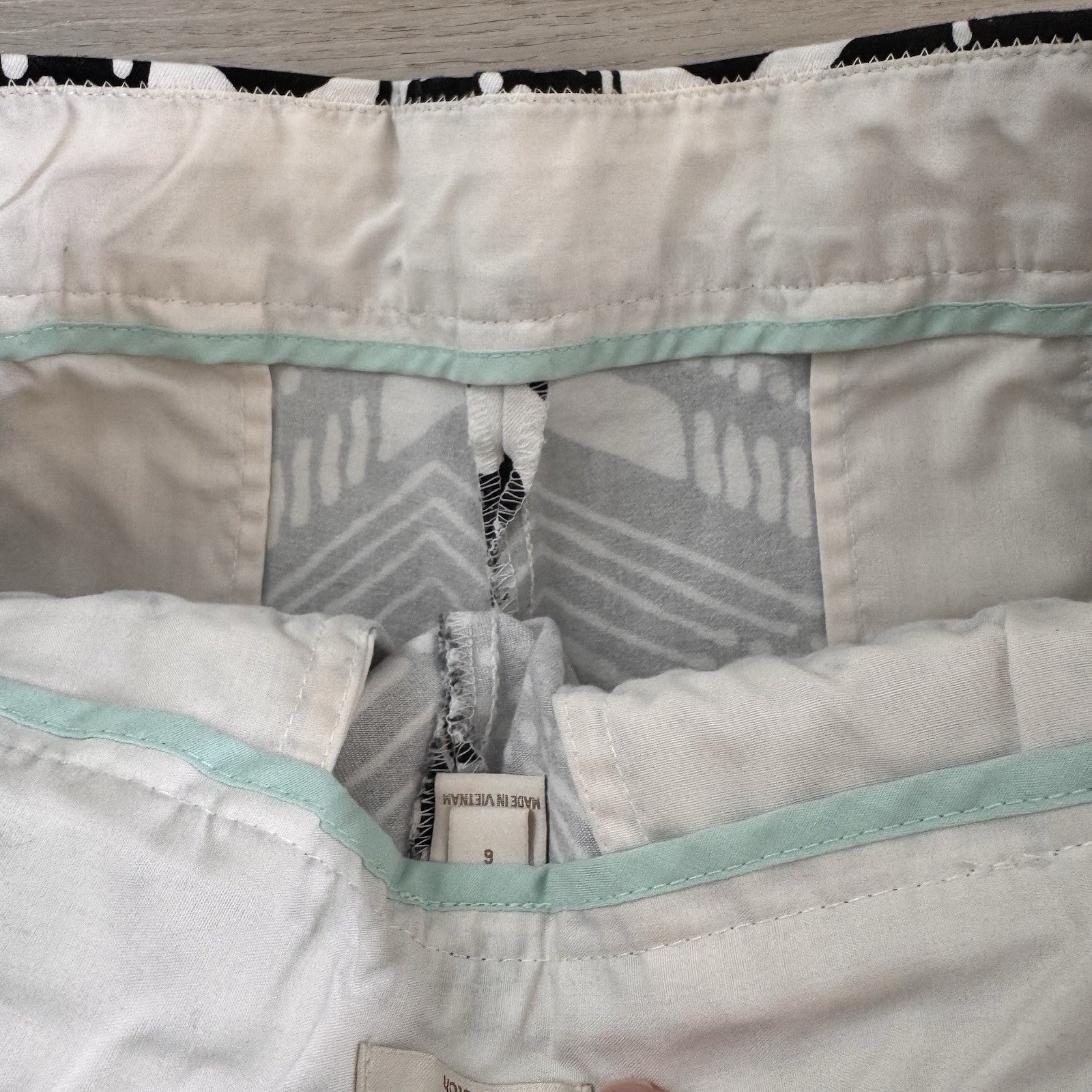 J.Crew Women’s Black White Geometric Stretch Shorts Size 6 Preppy Chic