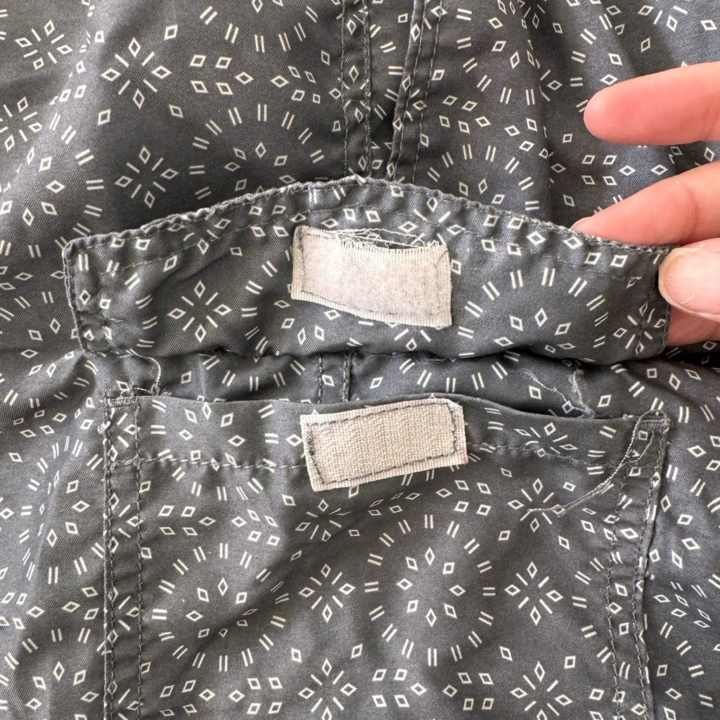 Spicy Tuna Men’s Large Gray Geometric Mandala Print Lined Swim Trunks L