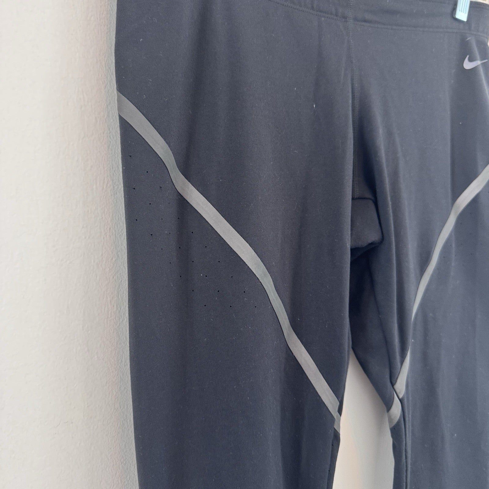 Nike Dri-FIT Crop Leggings Womens M Black Running Capri Reflective