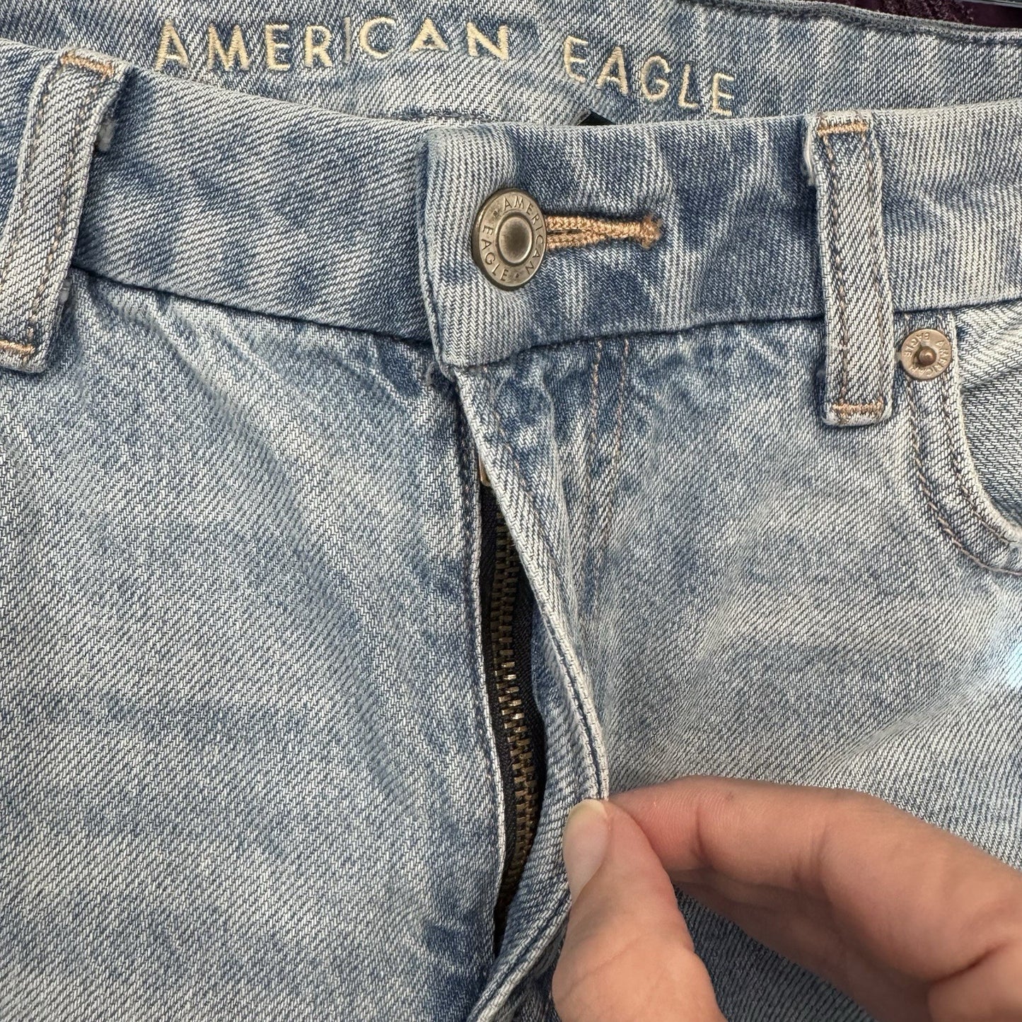 American Eagle Curvy Mom Jeans Womens 4 Regular Distressed Rigid Denim