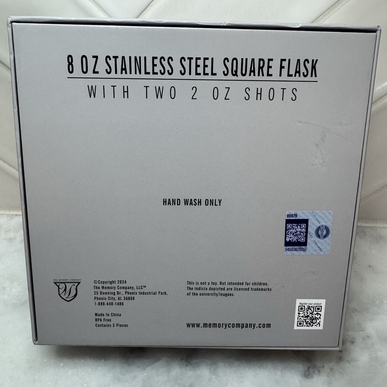 Memory Company University Georgia 8 oz Stainless Steel Square Flask w/2oz Shots