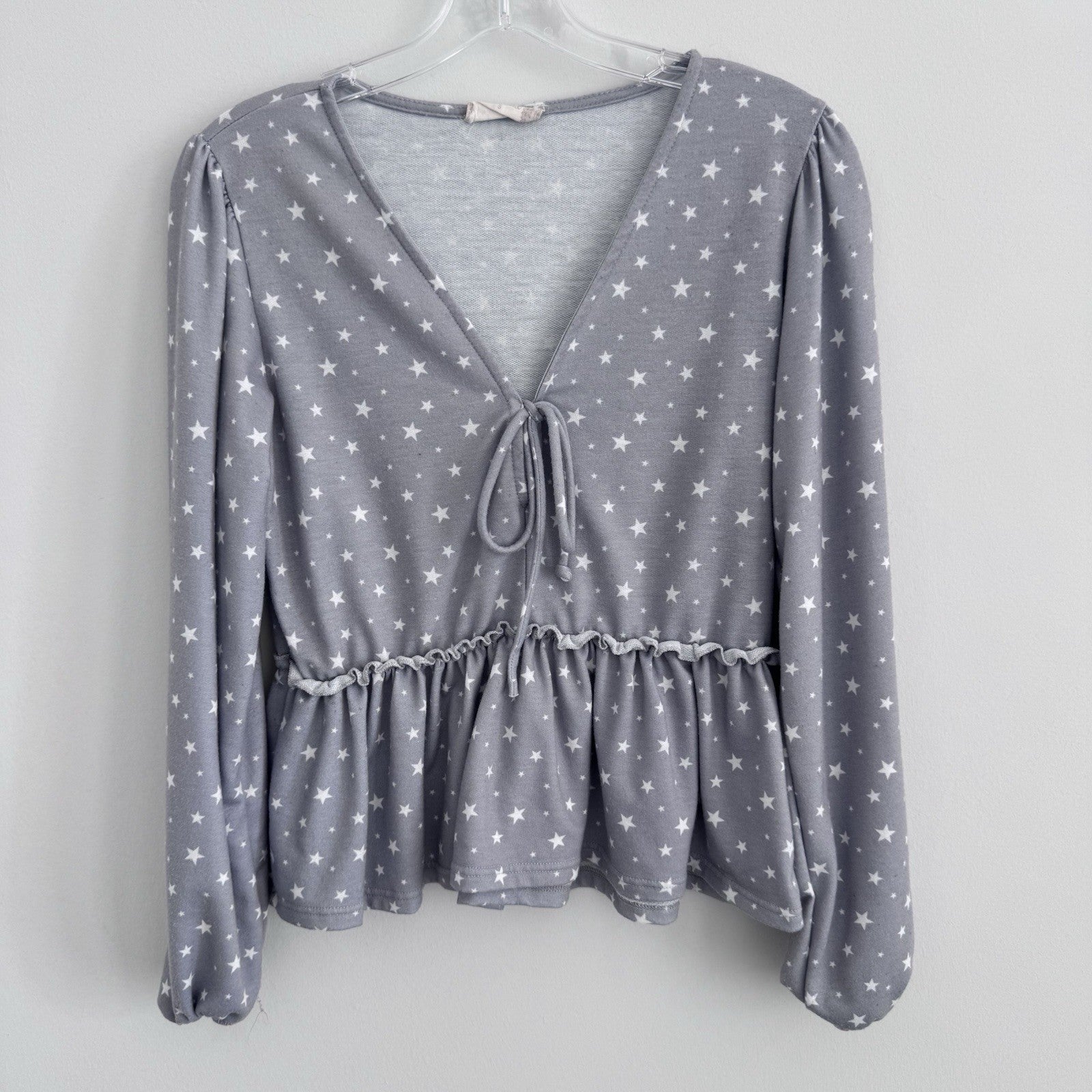Altar'd State Womens BOHO Star Print Peplum Top Small Gray Tie Neck Puff Sleeve