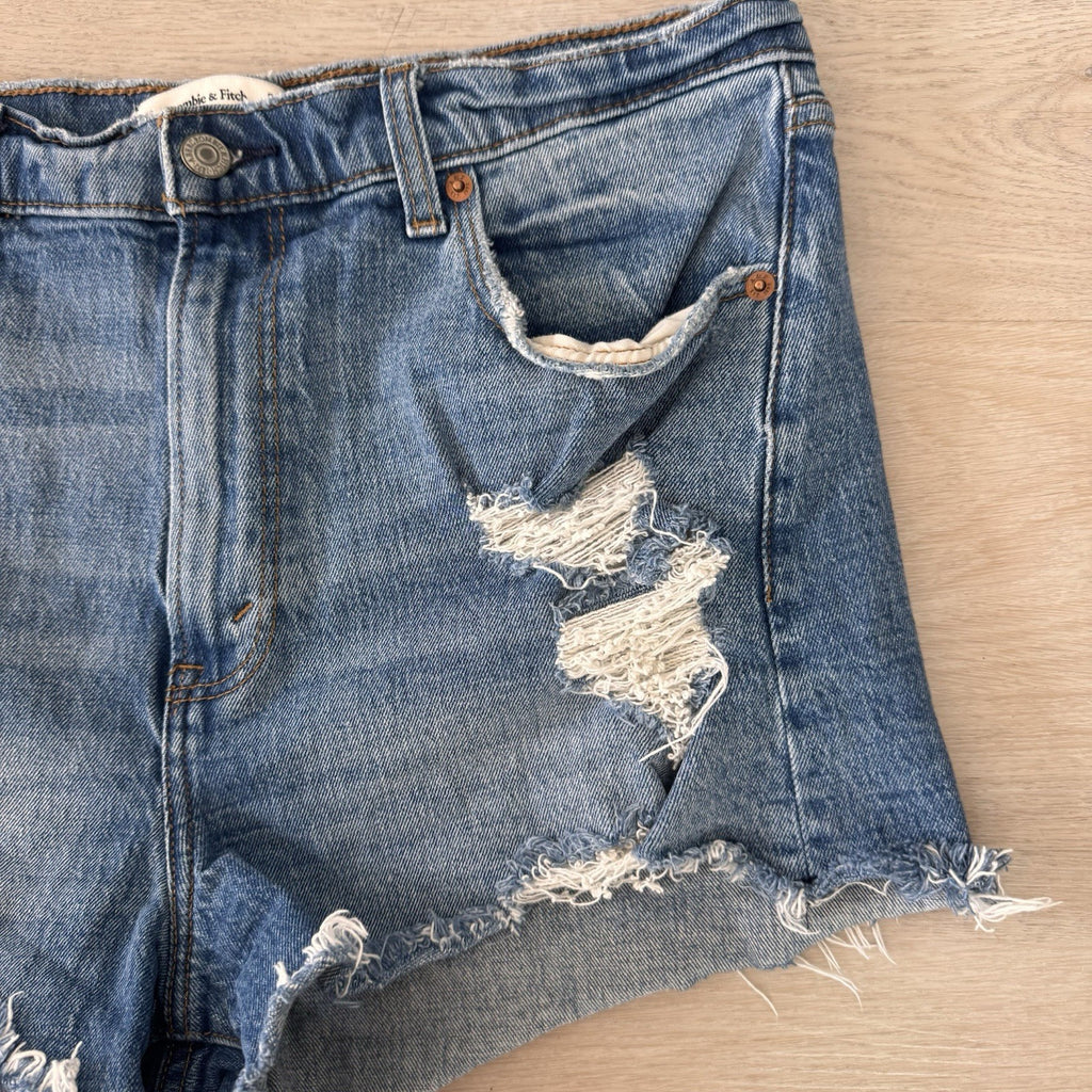 Abercrombie Women’s Mom Shorts High Rise Distressed Denim Cutoff 31/12