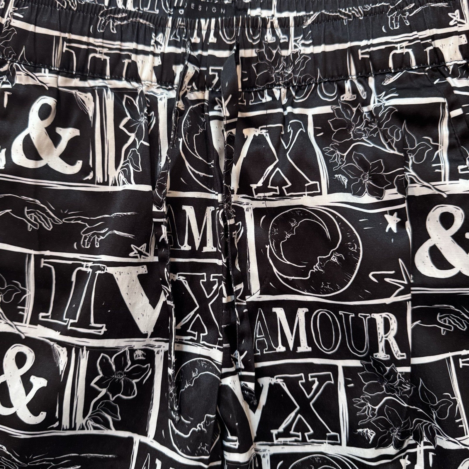 ASOS DESIGN Men’s Black & White Graphic Print Shorts Size XS 30” 