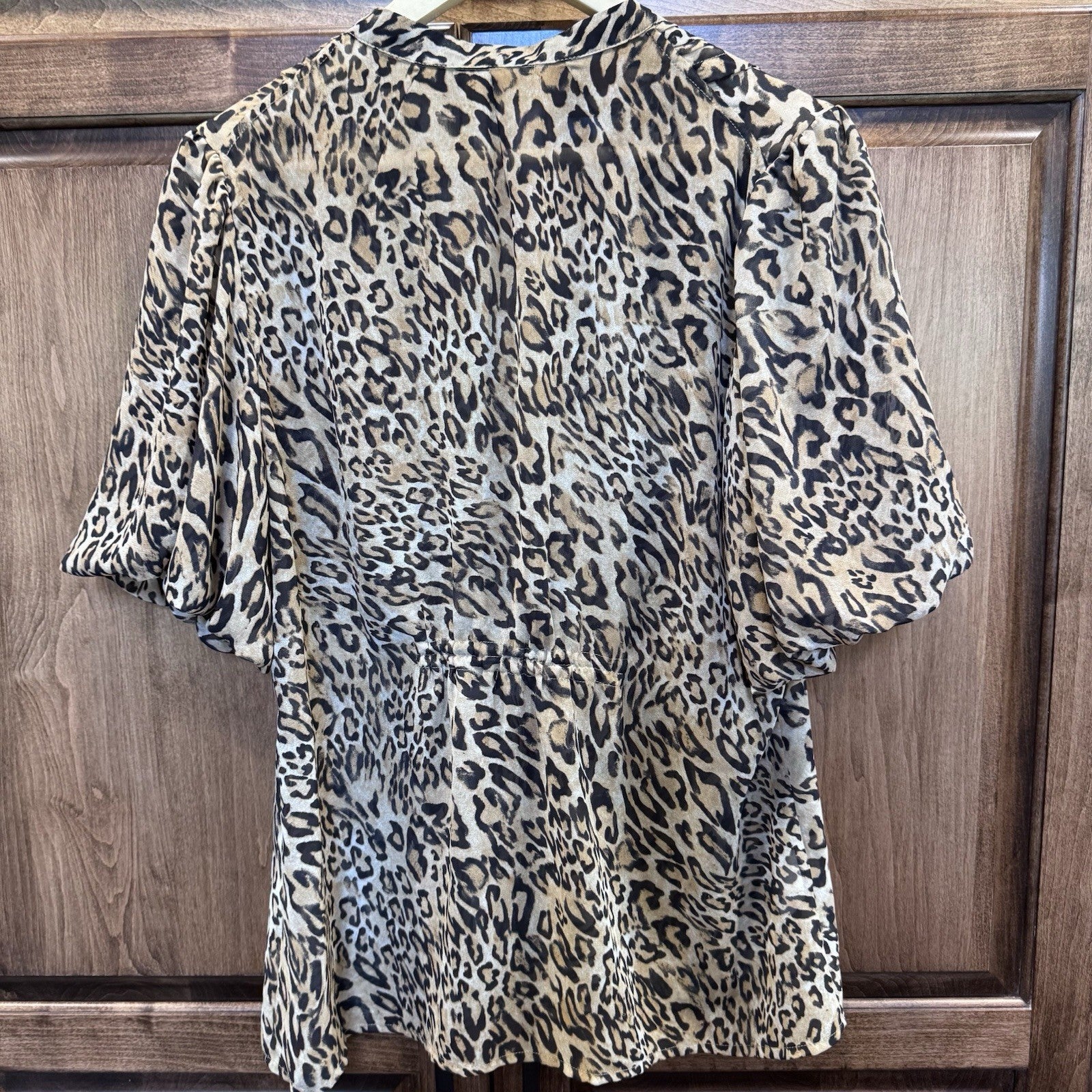 BCBGMAXAZRIA Leopard Print Blouse Short Sleeve Button Down Top Sz S
