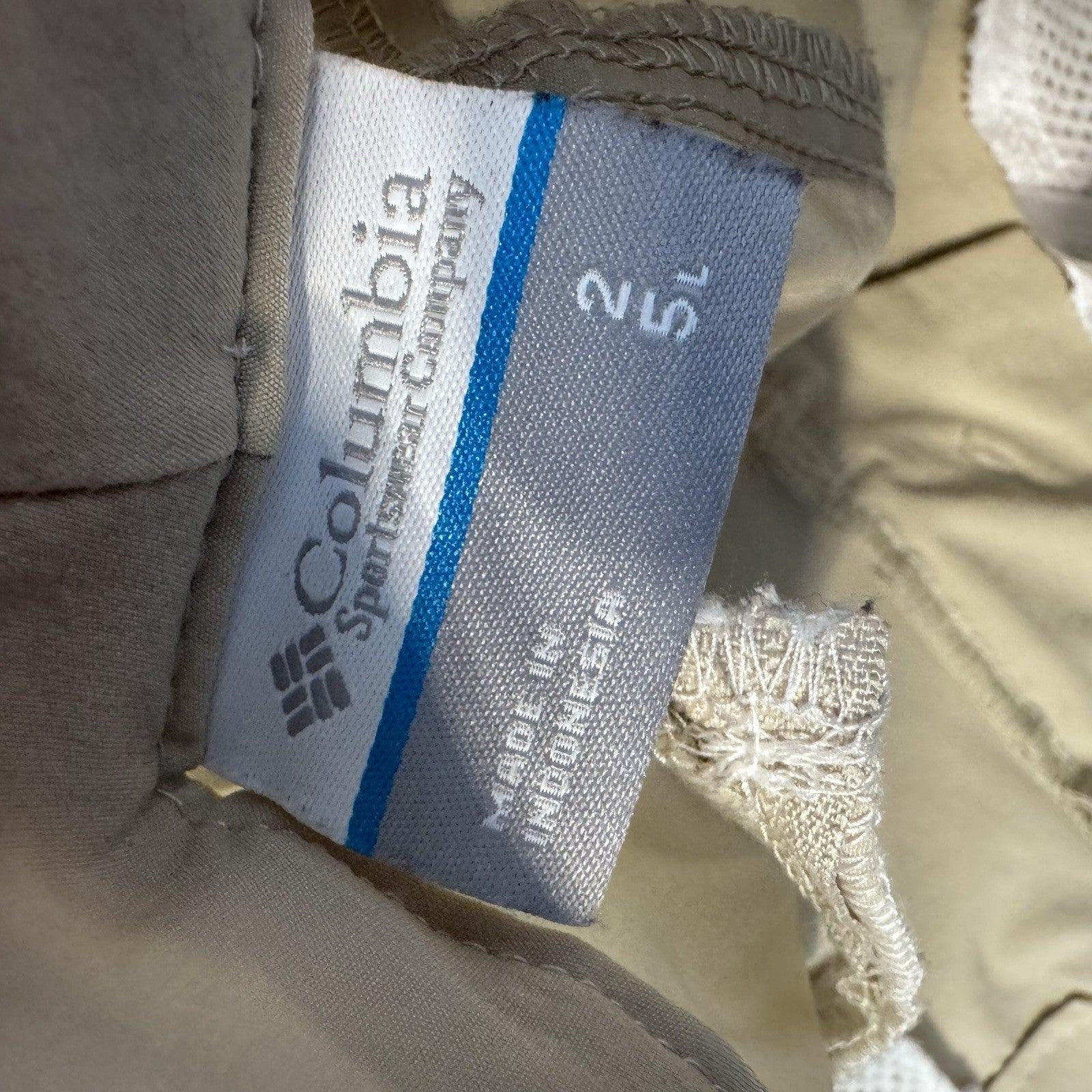 Columbia PFG Women’s Khaki Fishing Shorts Size 2 Omni-Shade UPF 50 Vented