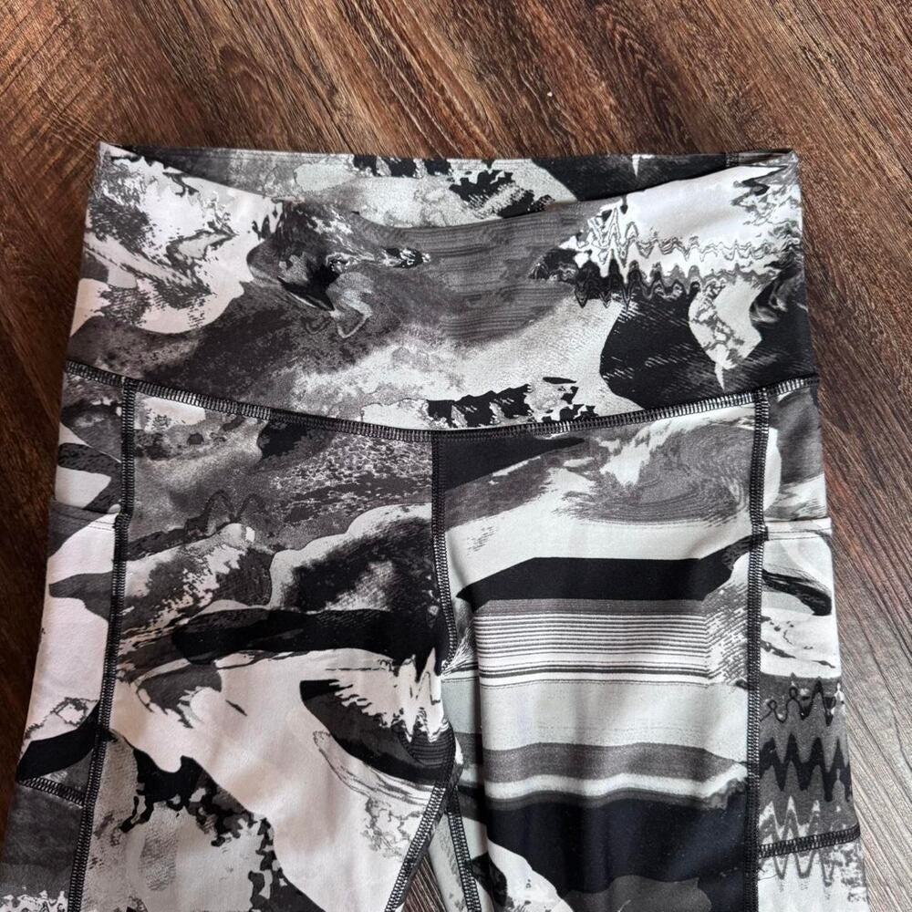 Under Armour Women's Heatgear Compression Ankle Leggings Black Print Sz Medium