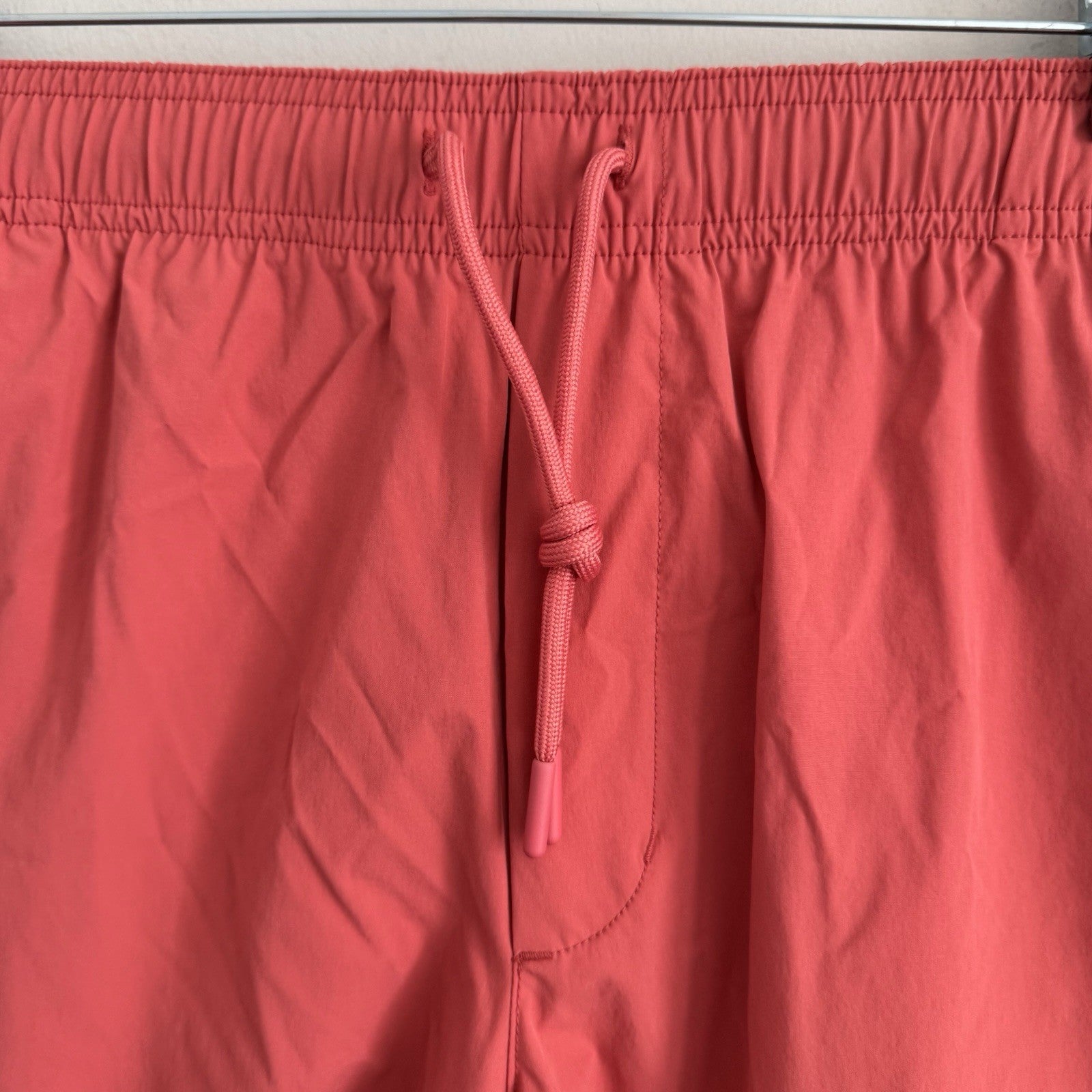 VRST Men's XL 5" Everyday Short Pink Rouge NWT Relaxed Fit Athletic Gym Training