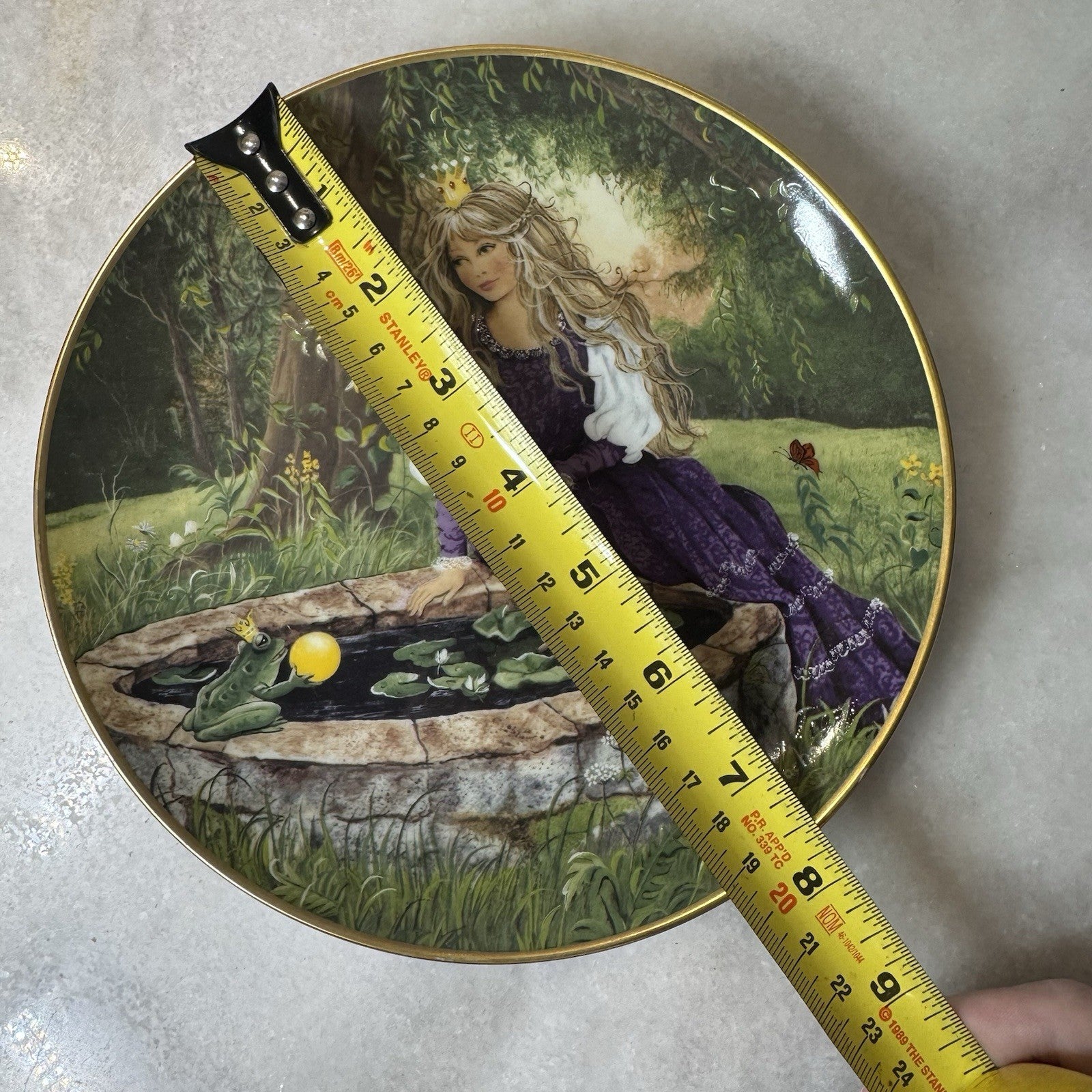 Vontage 1981 The Frog King Gerda Neubacher Kaiser Porcelain 7 1/2" Plate