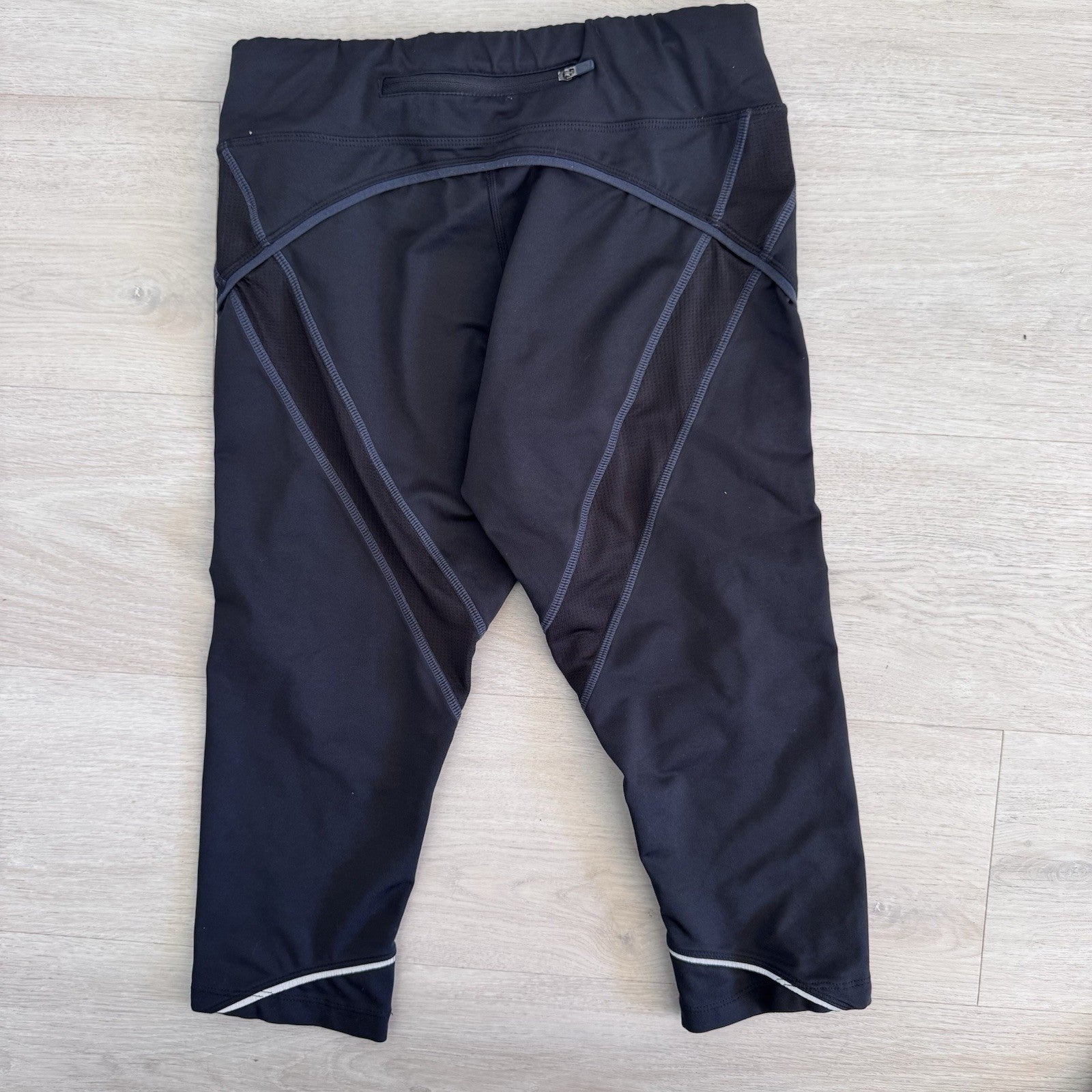 Athleta Women’s Cropped Leggings Small Black Athletic Running Zip Pocket