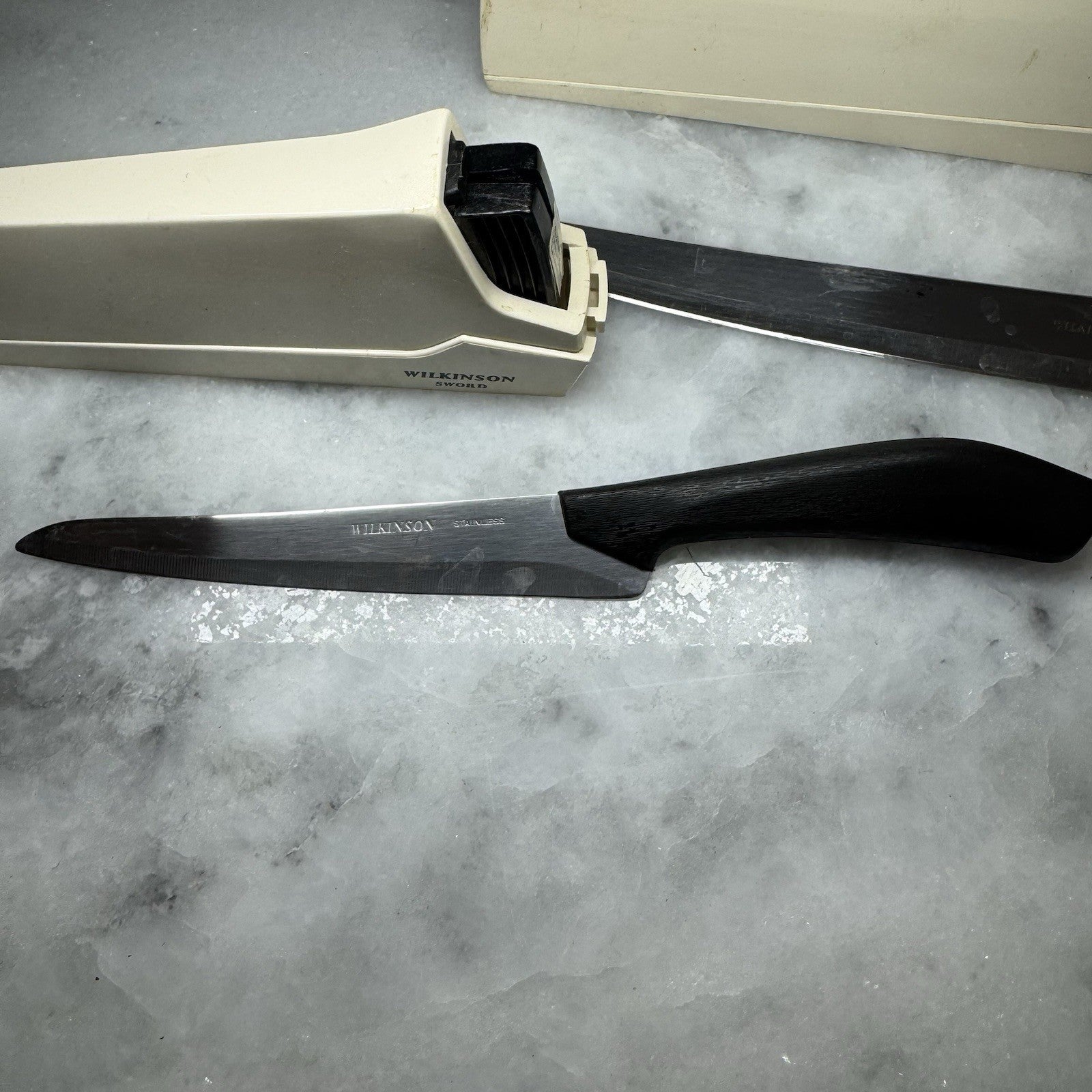 Wilkinson Sword Knife Self-Sharpening Case Blades lot of 2 white vintage