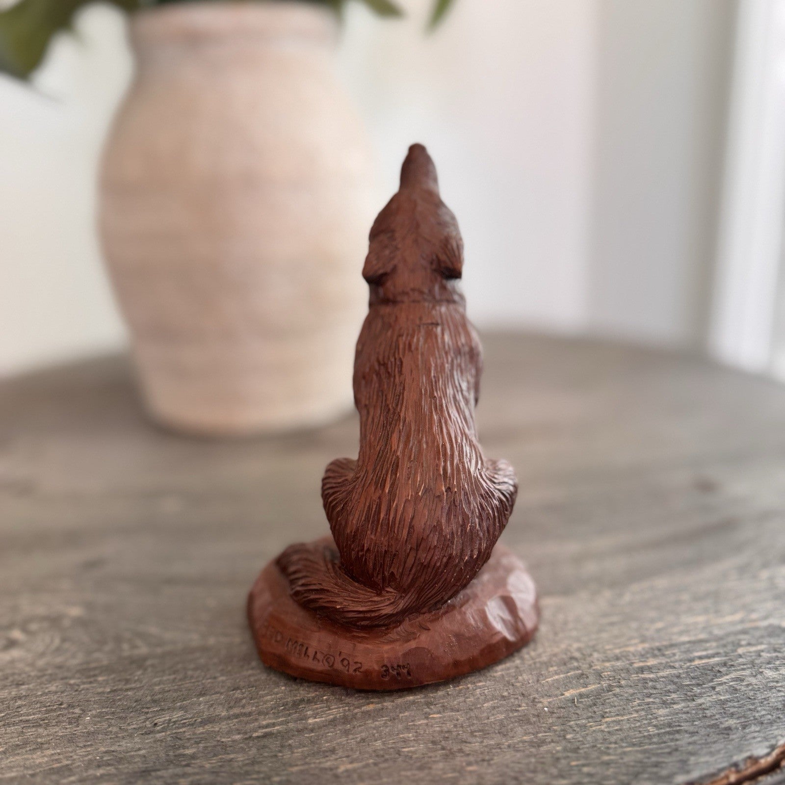 Red Mill Manufacturing Howling Wolf Figurine #347 Vintage 1992 Pecan Shell