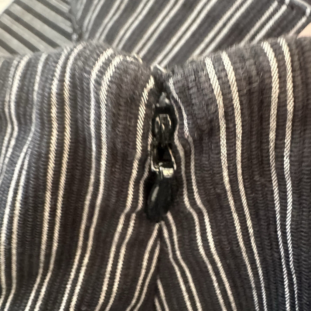 Apostrophe Stretch Pinstripe Pencil Skirt Size 10 Black White Women’s
