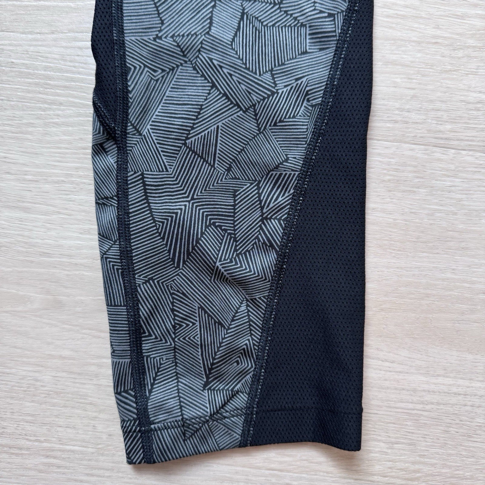 Nike Dri Fit Running Leggings Womens Small Gray Black Print Drawstring