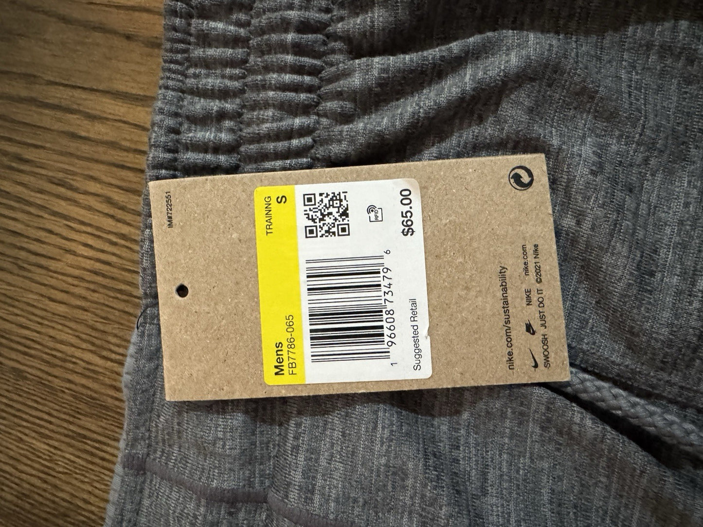 NEW Nike Men's Dri-FIT Yoga 5" Unlined Shorts Grey Size Small- support Vets