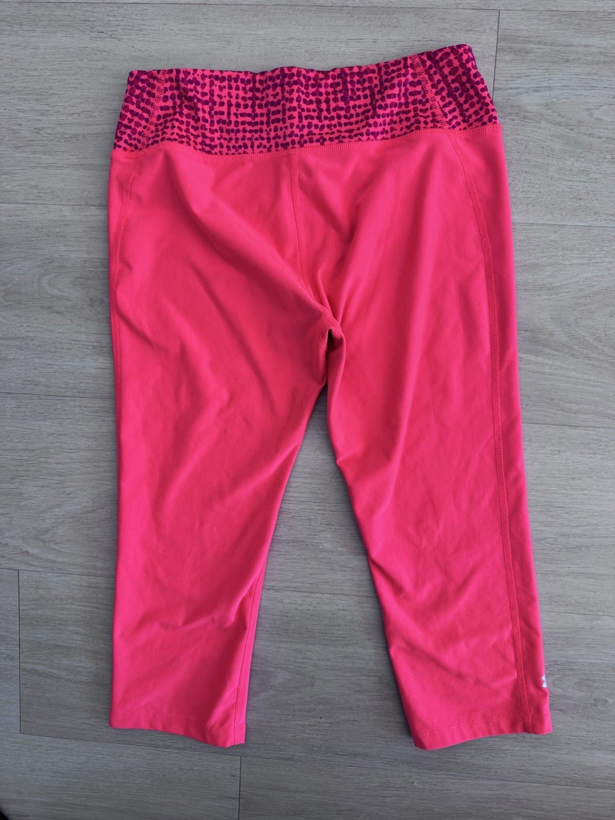 Under Armour HeatGear Capri Leggings SM Pink Leopard Print Fitted Activewear