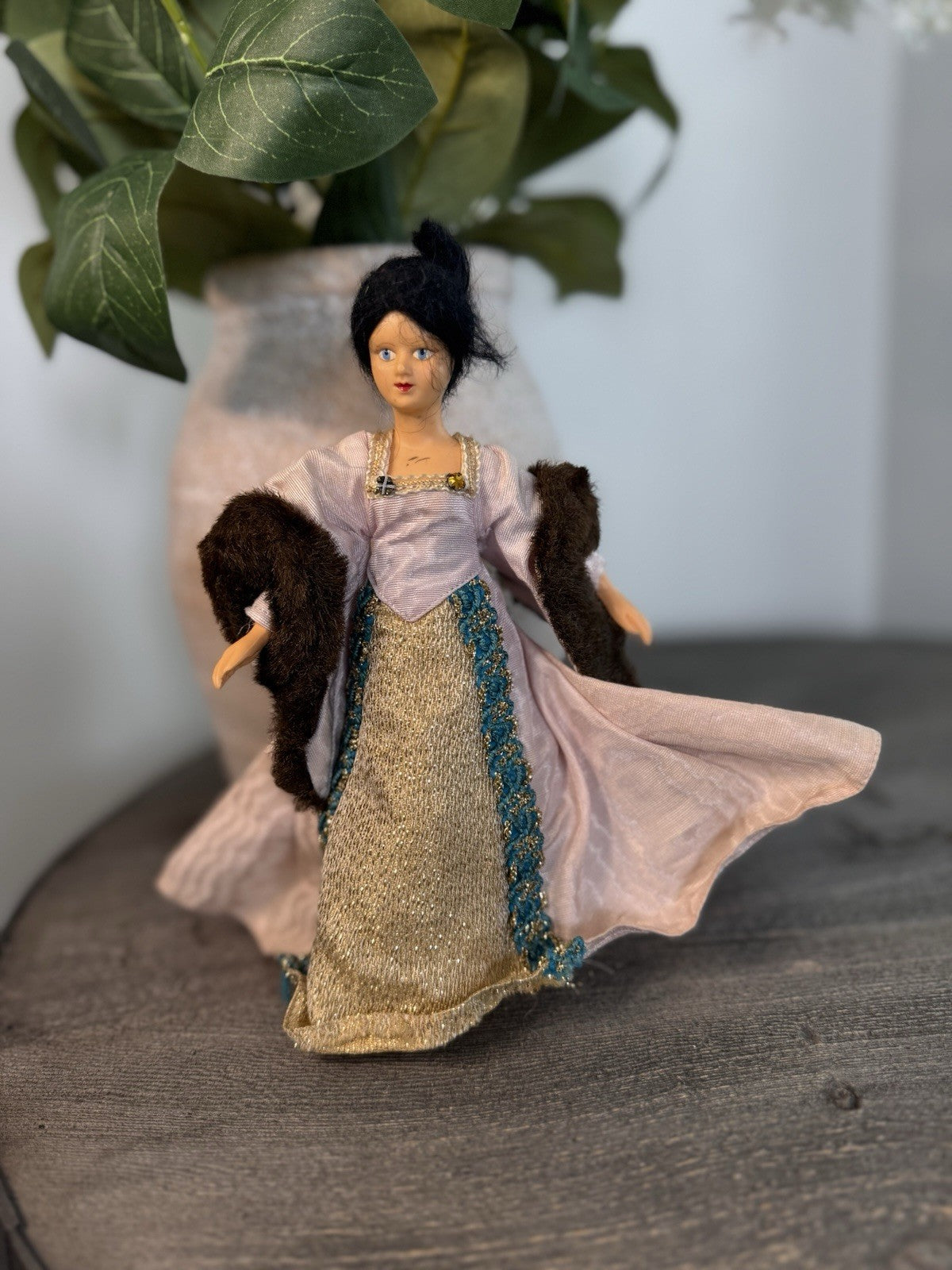 Vintage Souvenir Doll Italy Venice Princess Lace Crinoline Fur Stole 1950s 7"