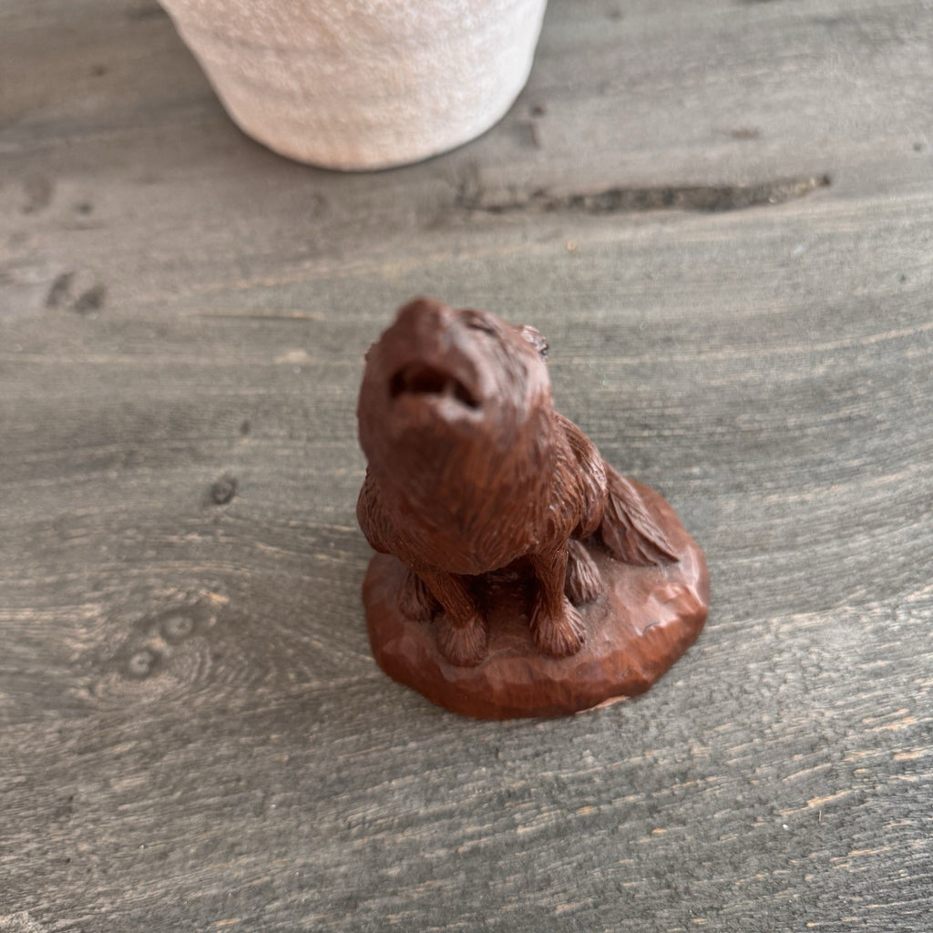 Red Mill Manufacturing Howling Wolf Figurine #347 Vintage 1992 Pecan Shell