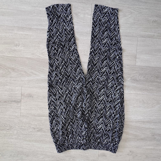 WHBM Taper Ankle Pants Size 8 Black White Chevron Print
