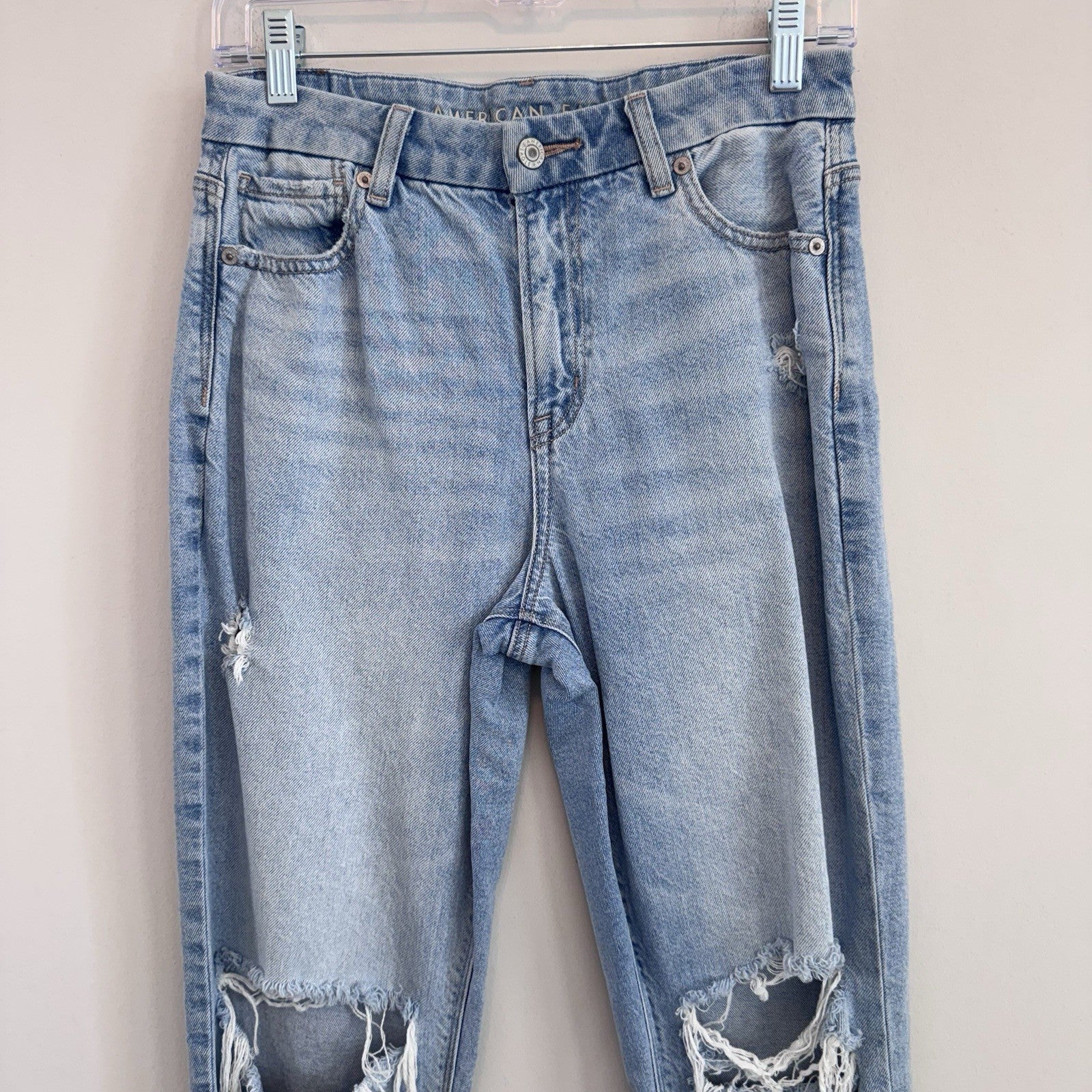 American Eagle Curvy Mom Jean Women’s 4 Distressed Raw Hem Light Wash