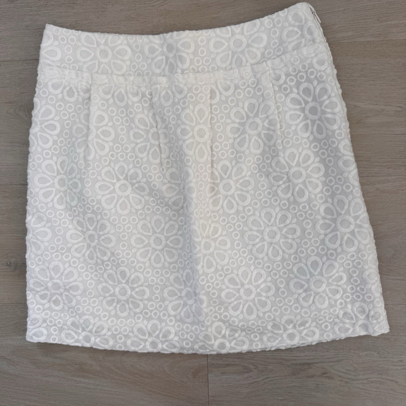 LOFT Women’s White Eyelet Mini Skirt Size 4 A-Line Floral Embroidered