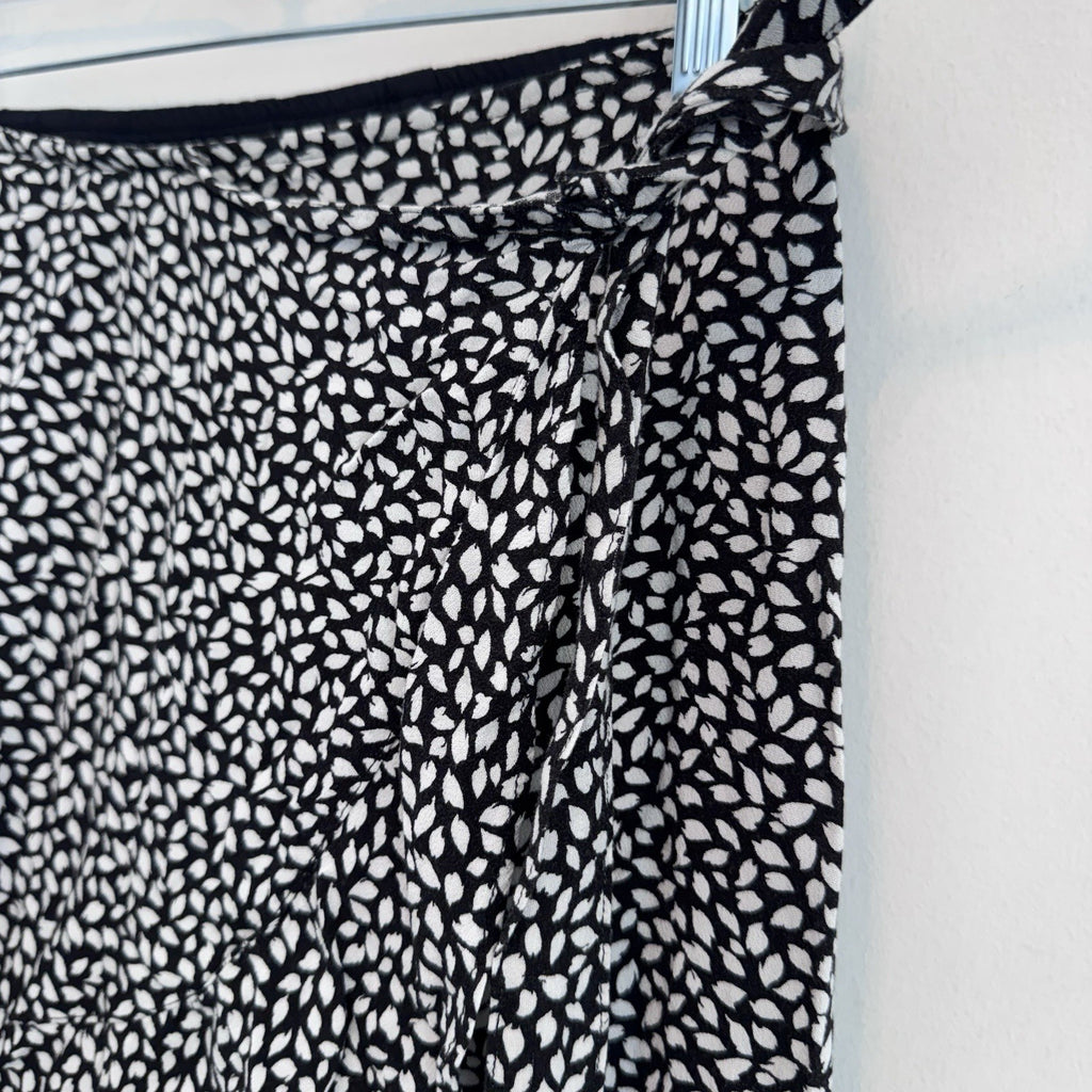 Abercrombie Wrap Mini Skirt Womens M Black White Print Ruffle Tie