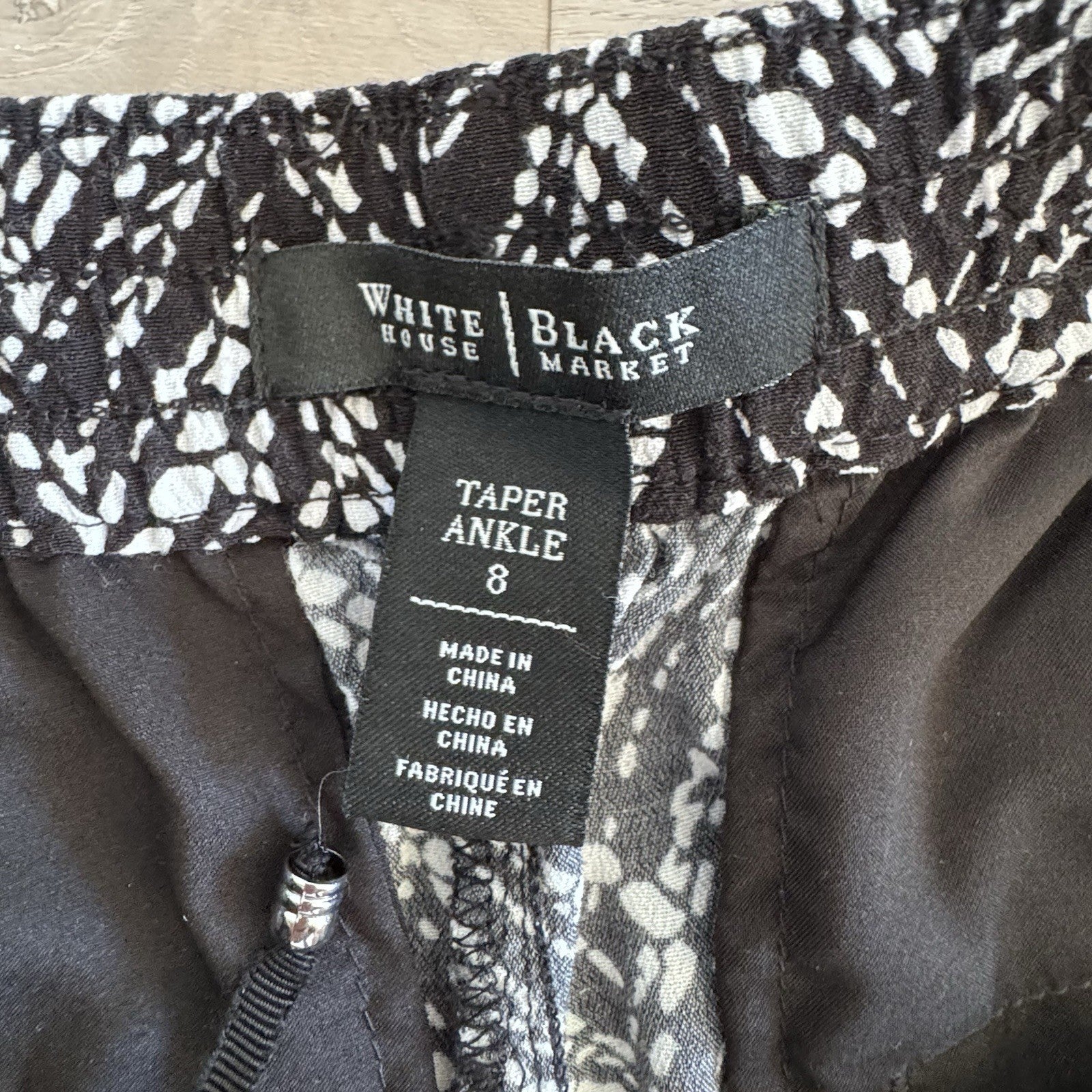 WHBM Taper Ankle Pants Size 8 Black White Chevron Print